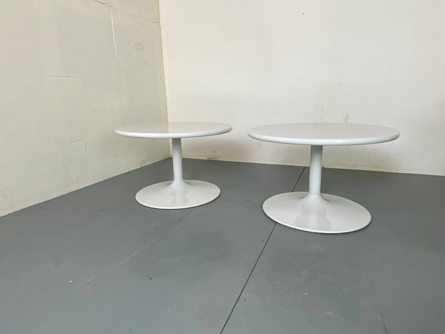 2 White Paulin Artifort Side tables for Regis