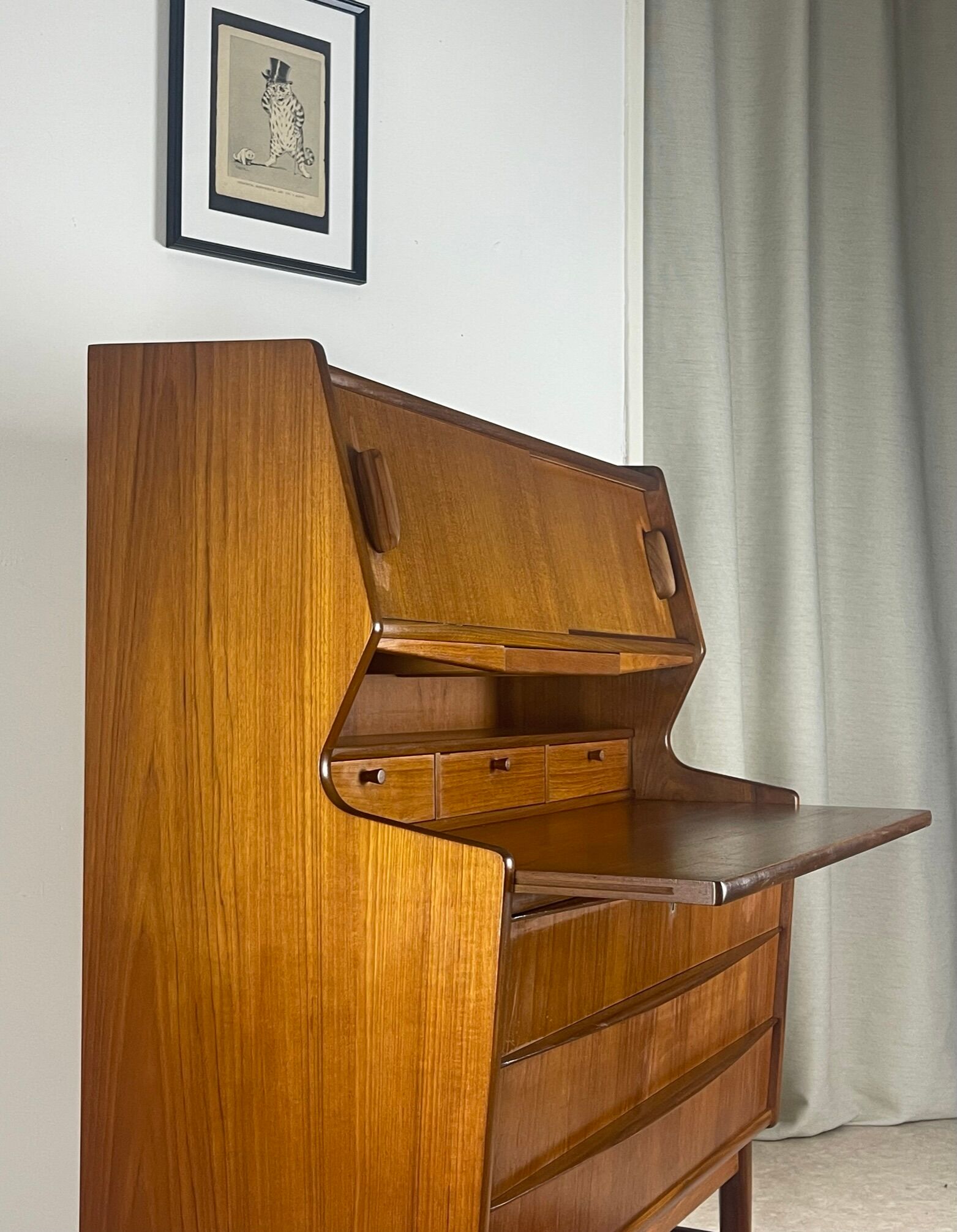 Teak Secretary
