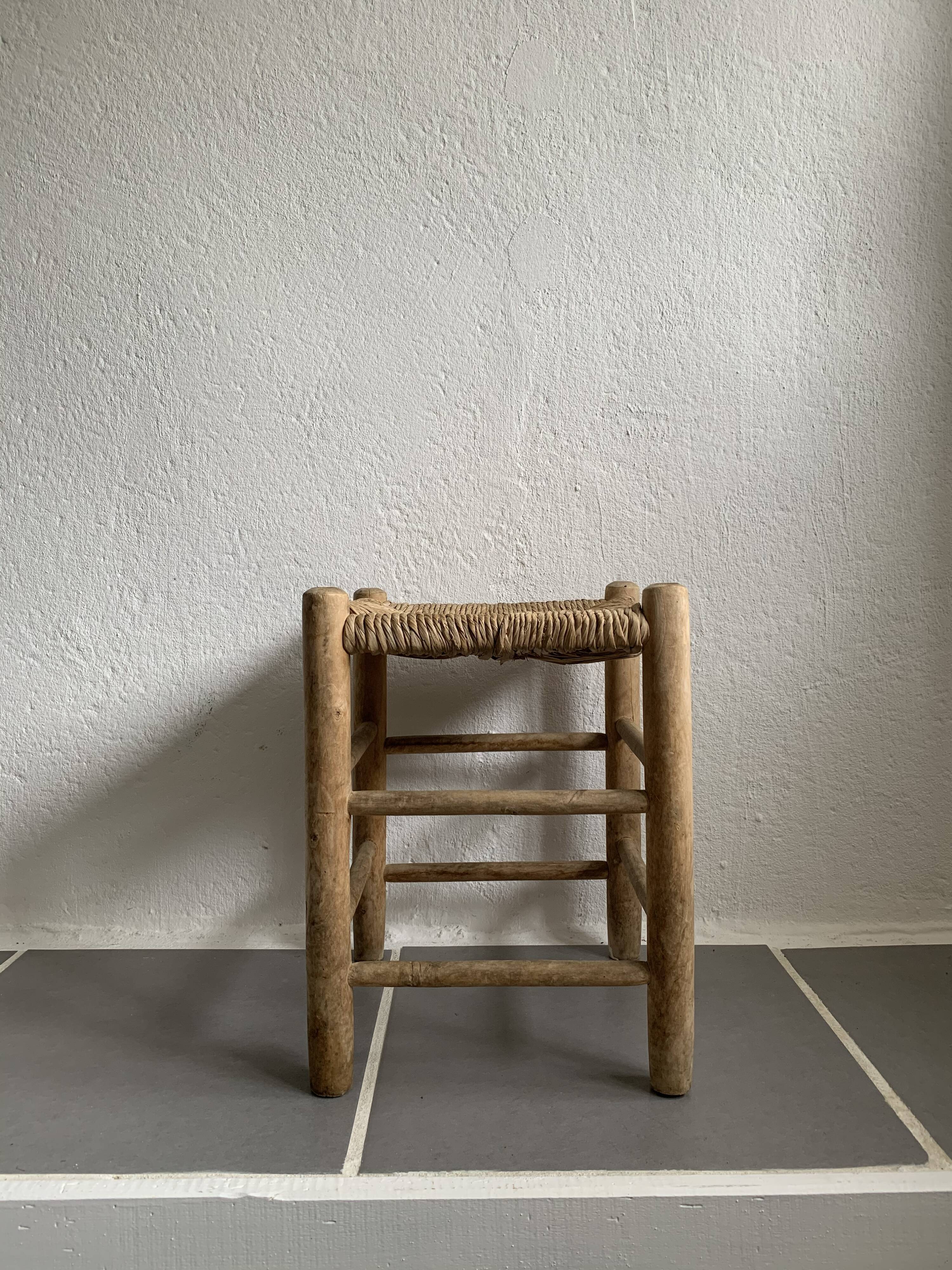 Old mulched farm tabouret