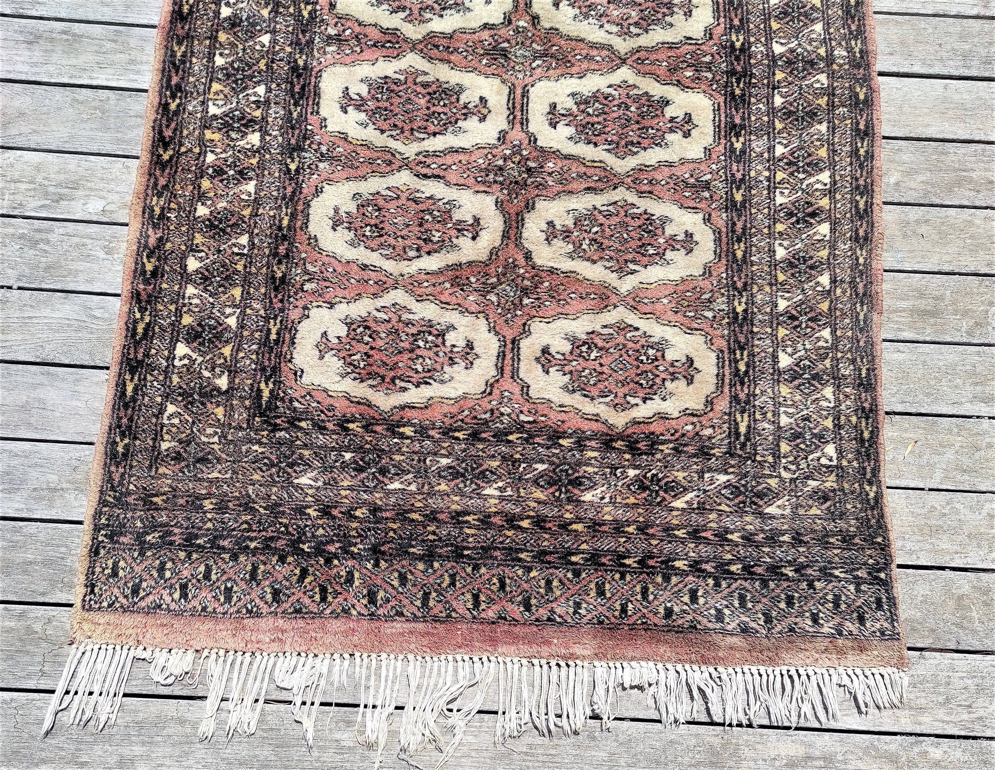 Old Persian carpet of 95 x 158 cm