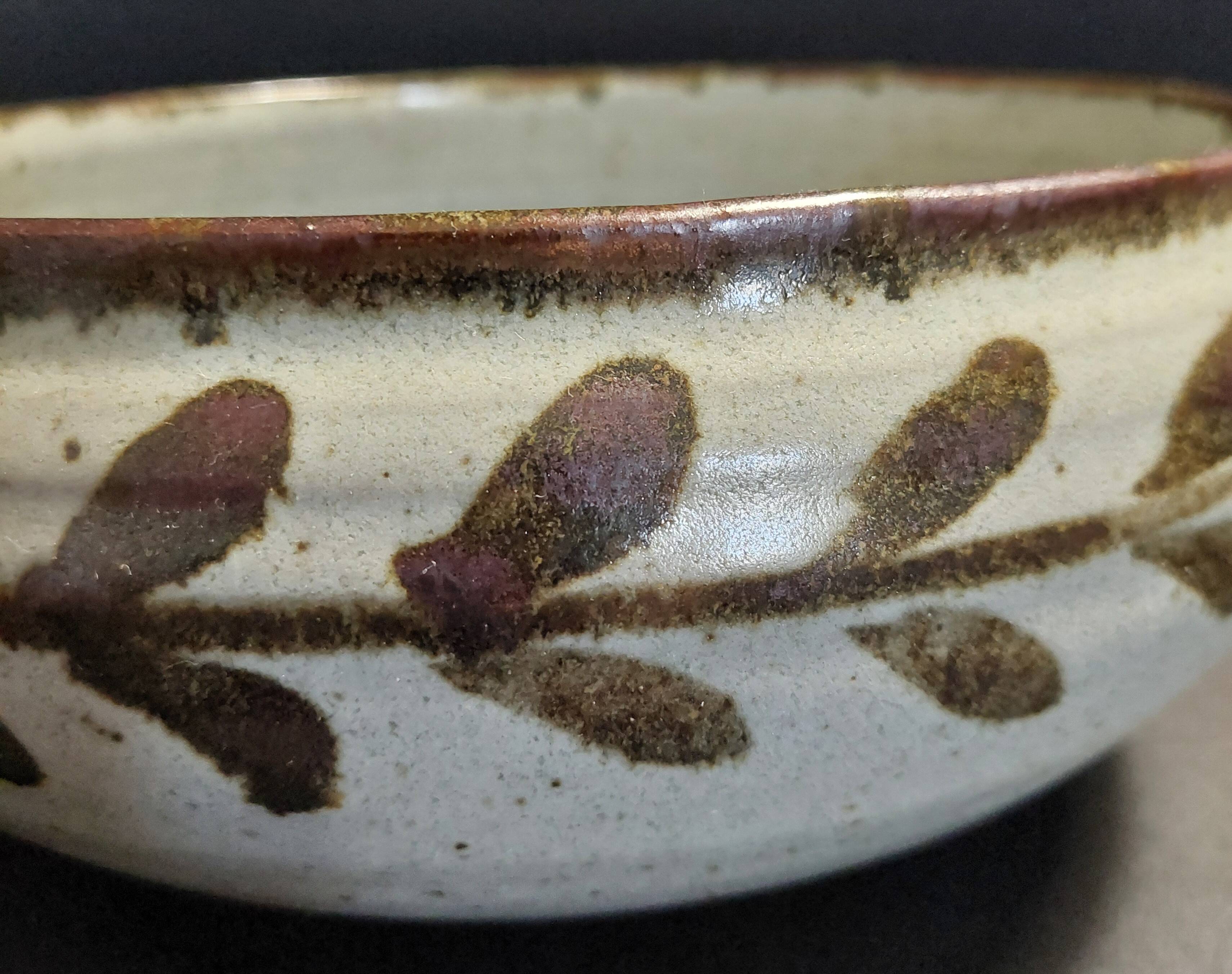 Ceramic salad bowl stoneware signature to identify 20th century