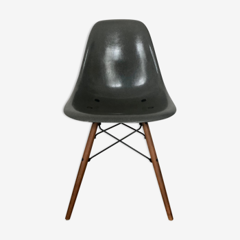 Grey DSW chair by Charles and Ray Eames edited by Herman Miller