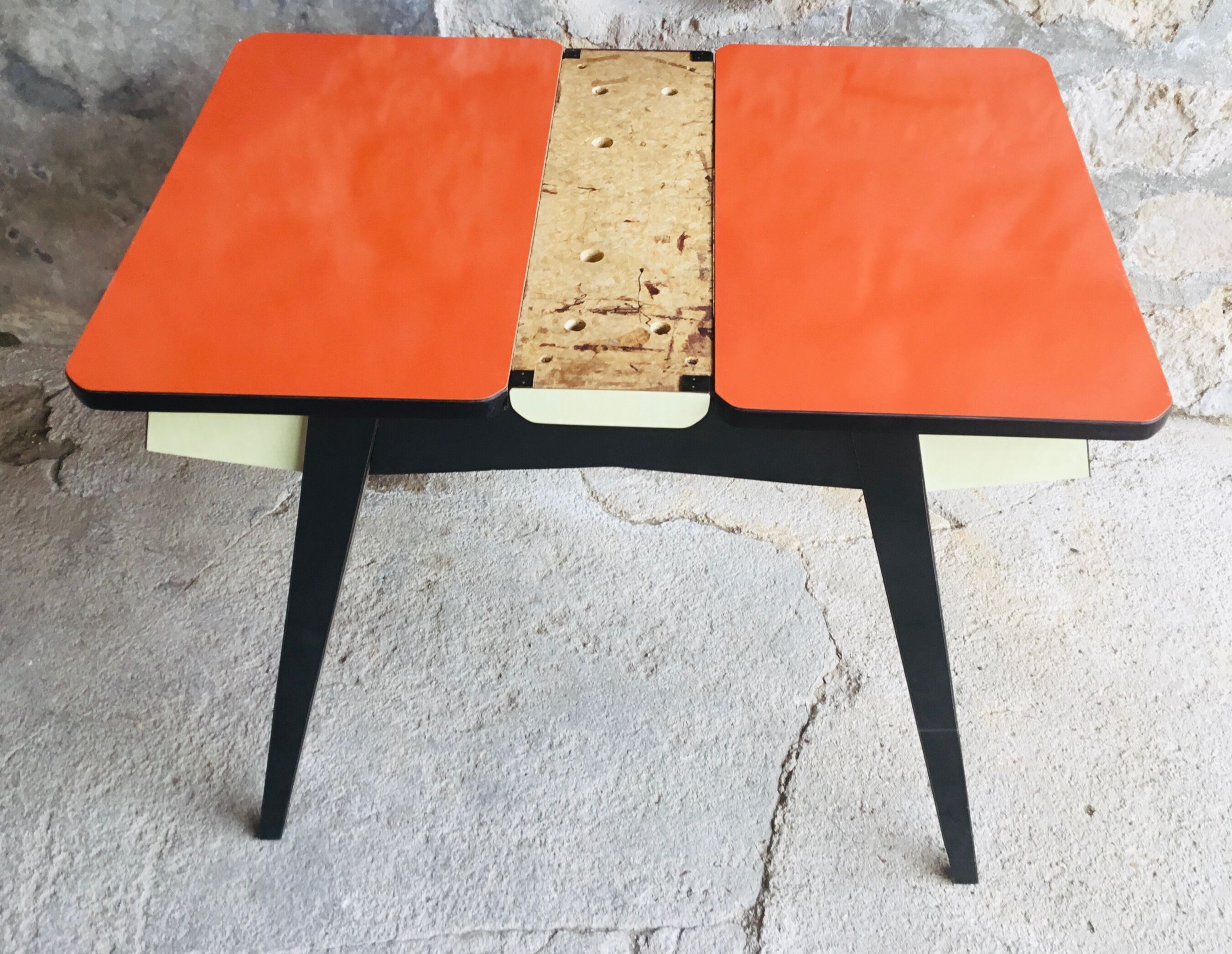 Vintage table with extension cords and orange-red formica drawers feet compass - 1960