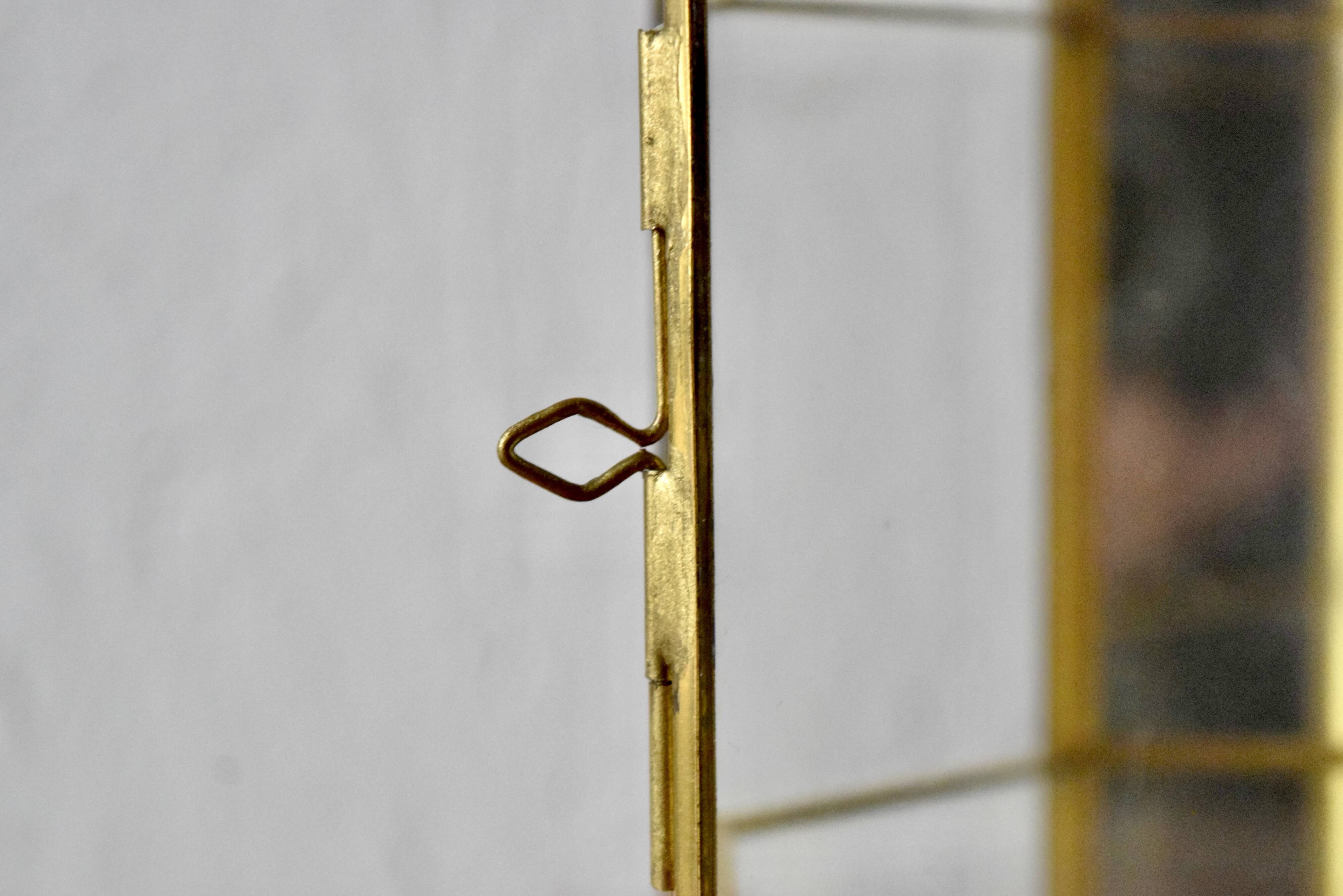 Small vintage octagonal display case in transparent glass, mirror glass and brass - jewelry display