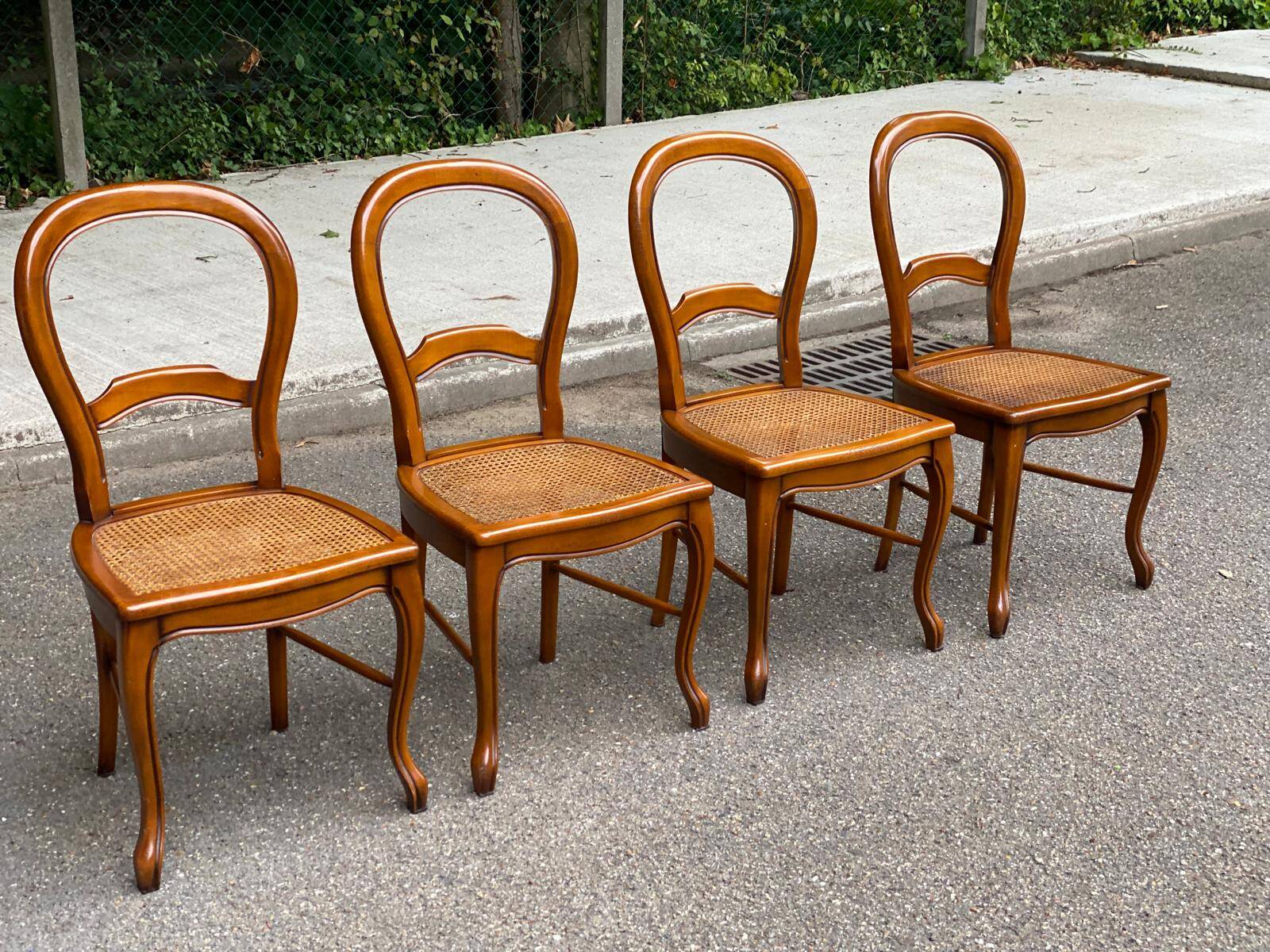 4 chaises à manger cannées Louis Philippe bois massif