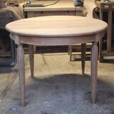 Extendable oval table