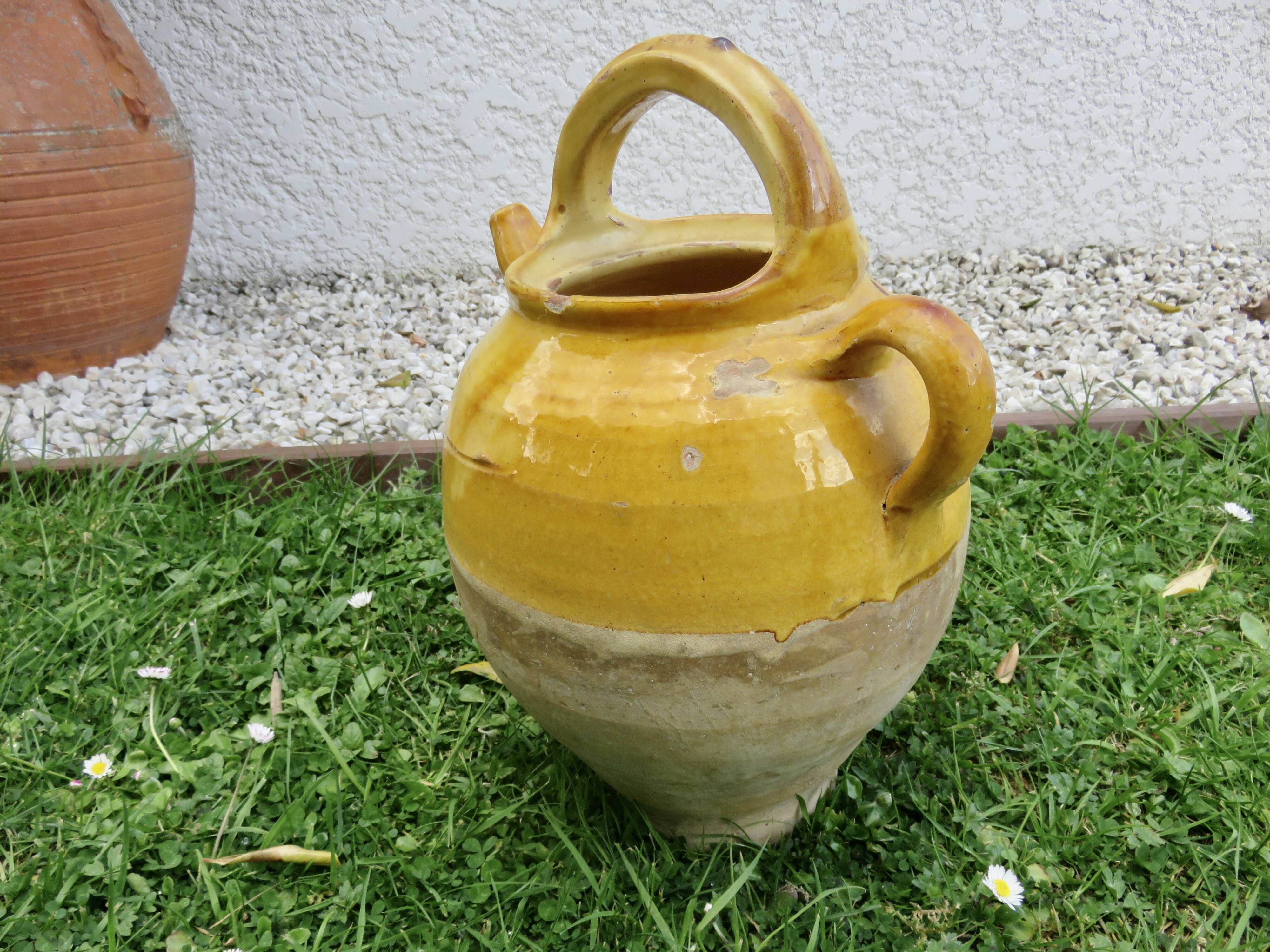 Jarre en terre cuite vernissée jaune, sud-ouest de la France