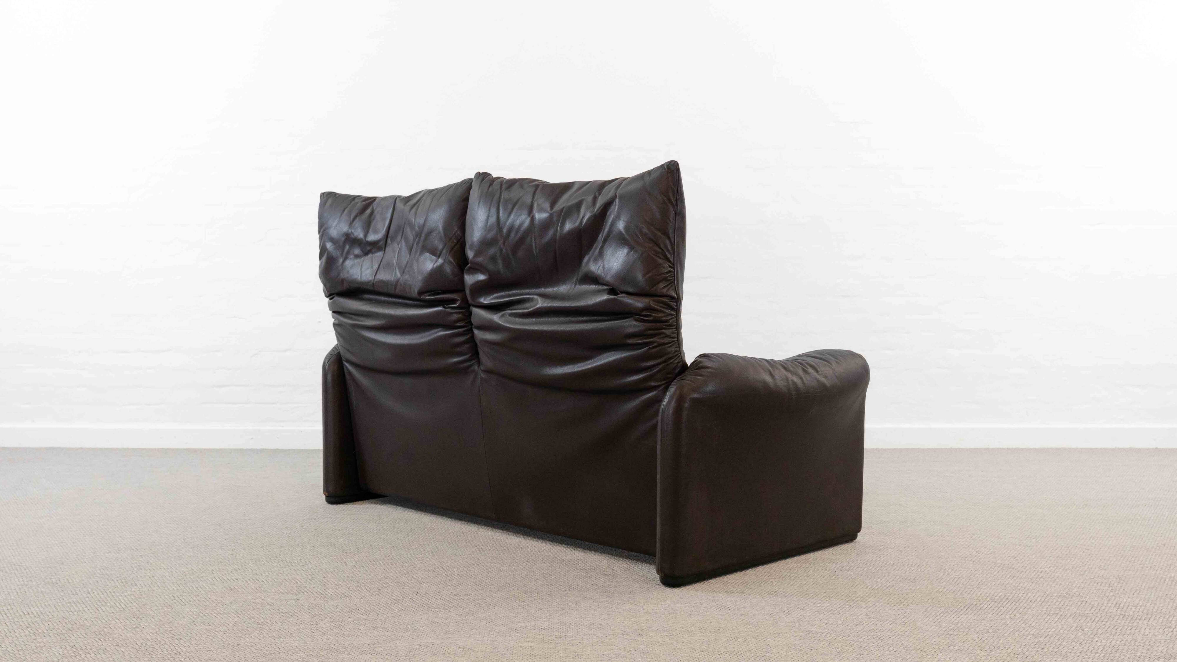 Brown leather 2-seater sofa Cassina Maralunga by Vico Magistretti
