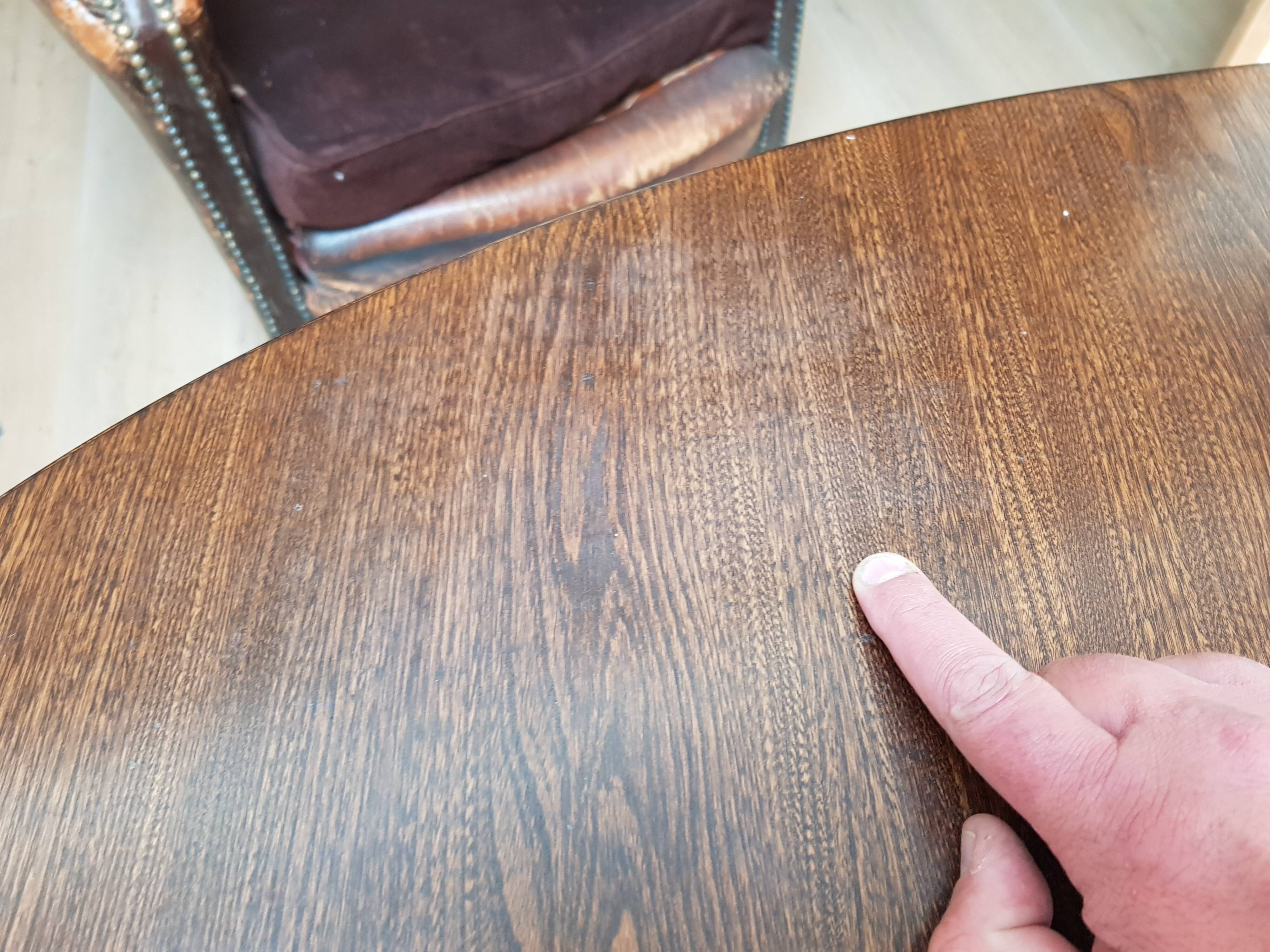Oval dining table with extensions