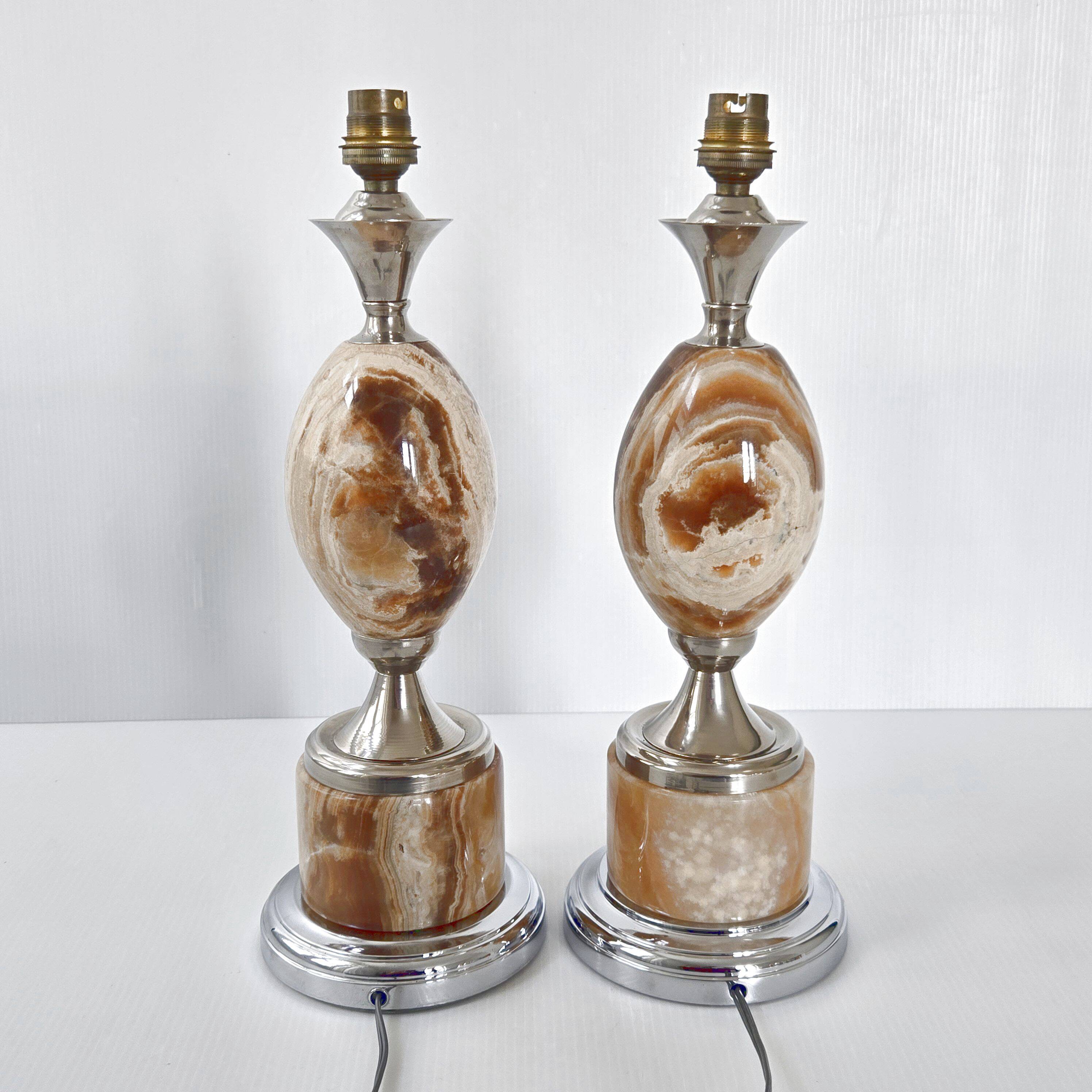 Paire de lampes oeuf vintage 1970