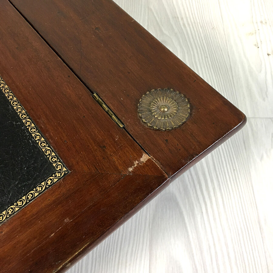 Writing desk XIX with mahogany veneer