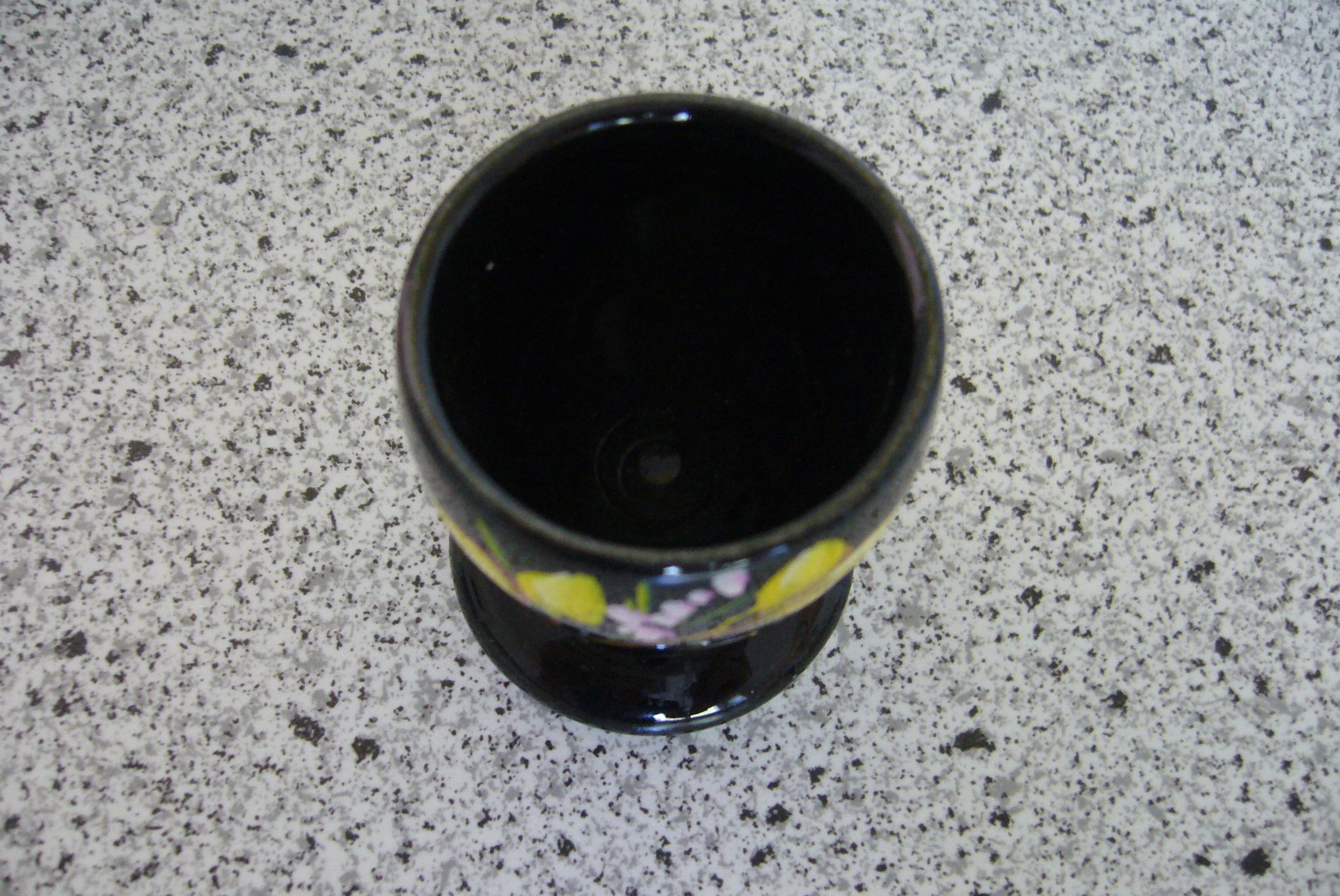 Coquetier noir décor floral peint à la main