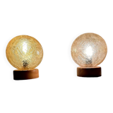 Ensemble de 2 lampes de table en verre et bois, années 1980