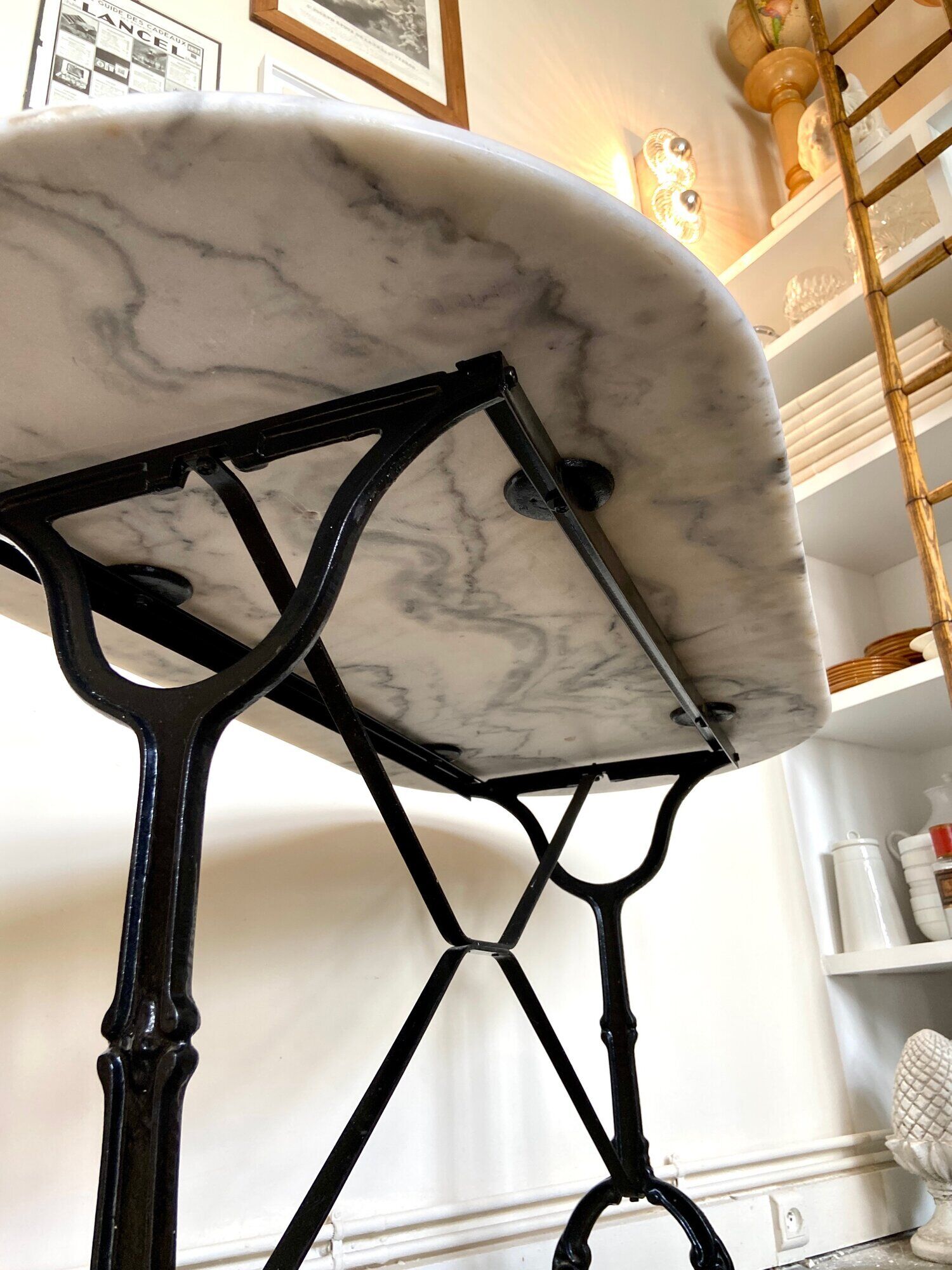 Bistro table in gray marble and cast iron