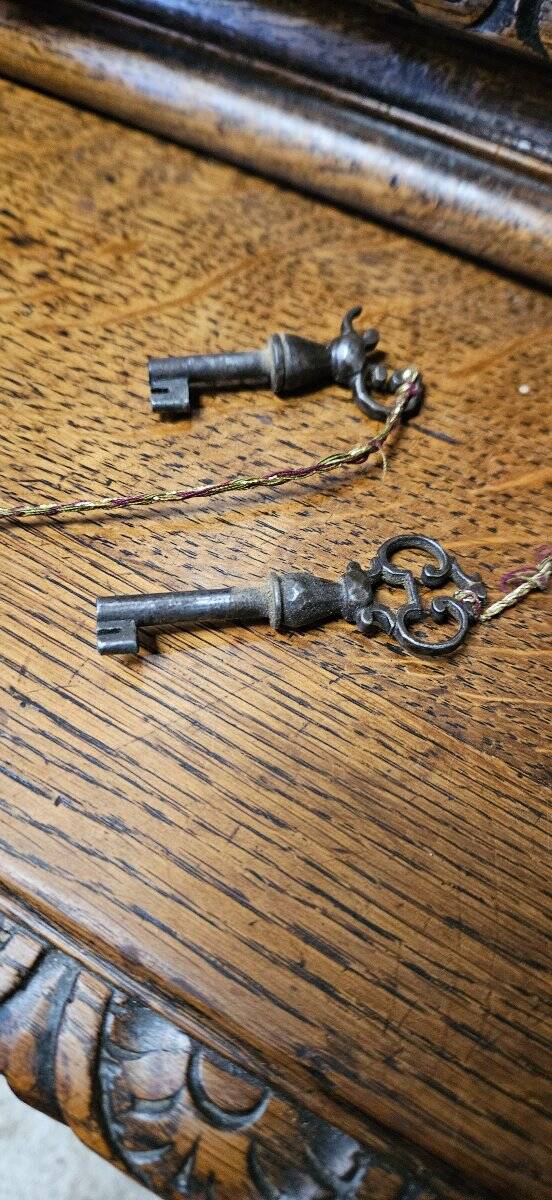 Two-body buffet in solid oak, richly carved in the Renaissance style.