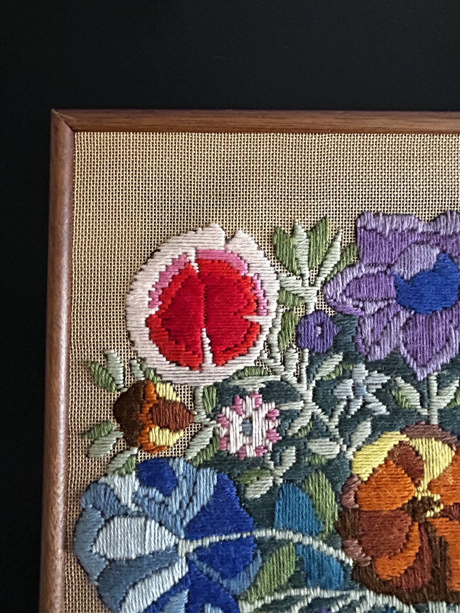 tableau fleurs brodées 1970