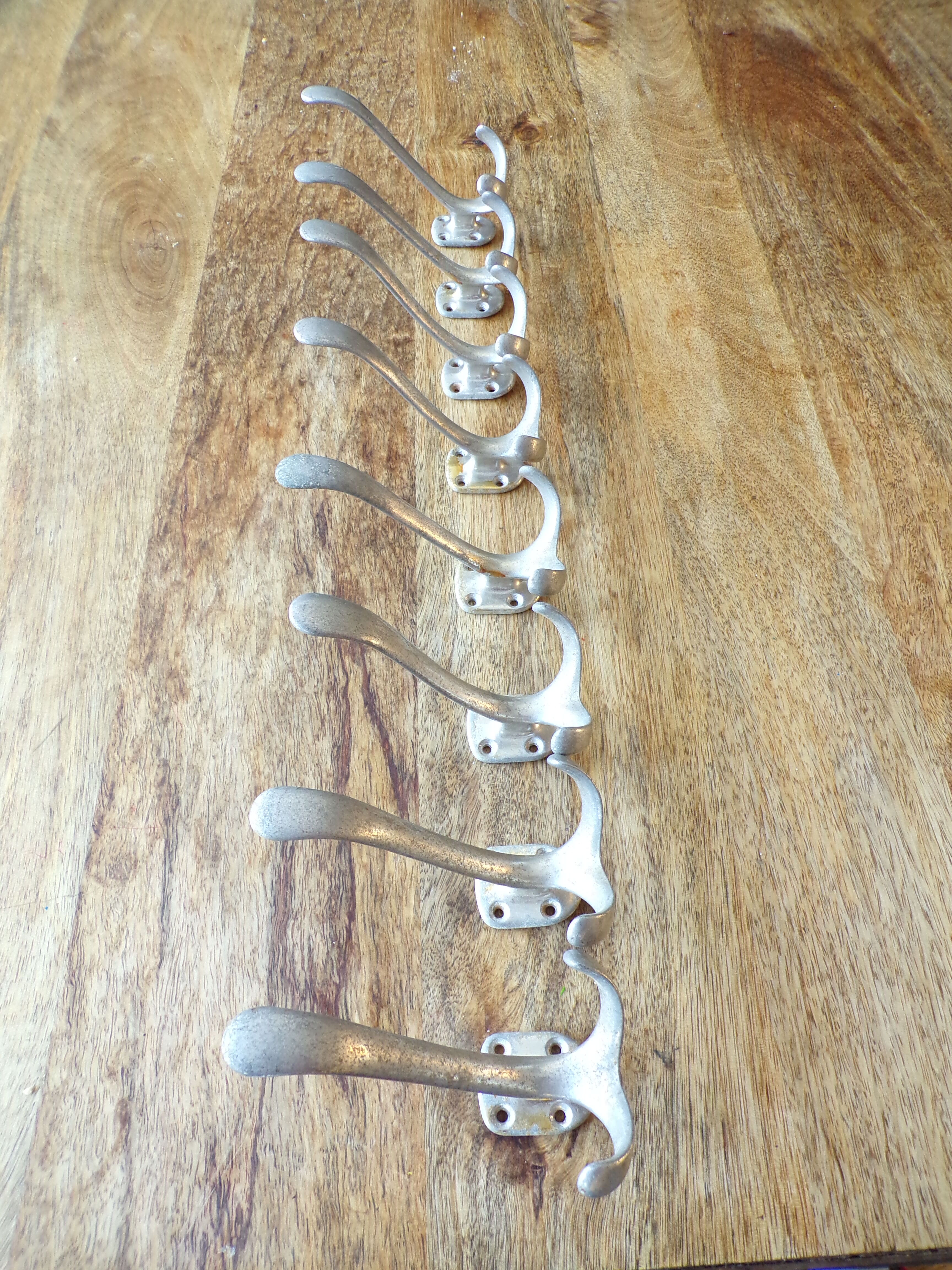 Set 8 old metal hooks