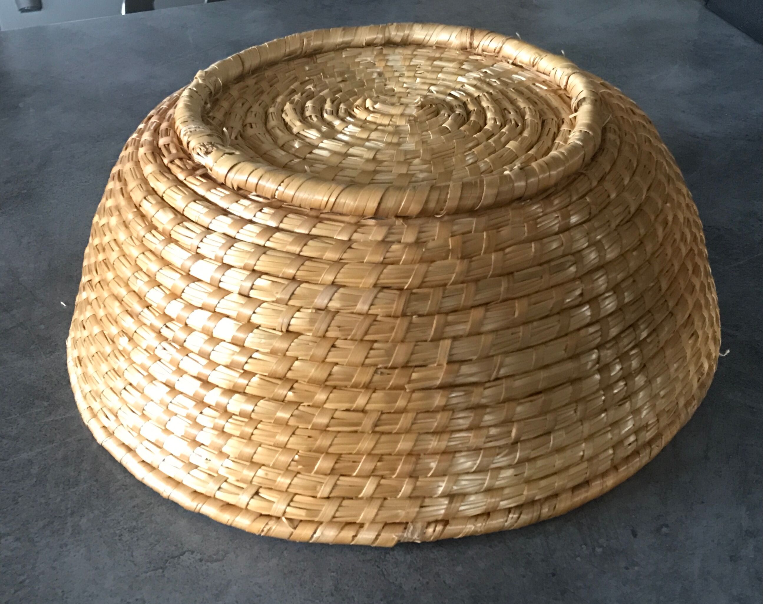 Vintage woven straw basket 29 cm
