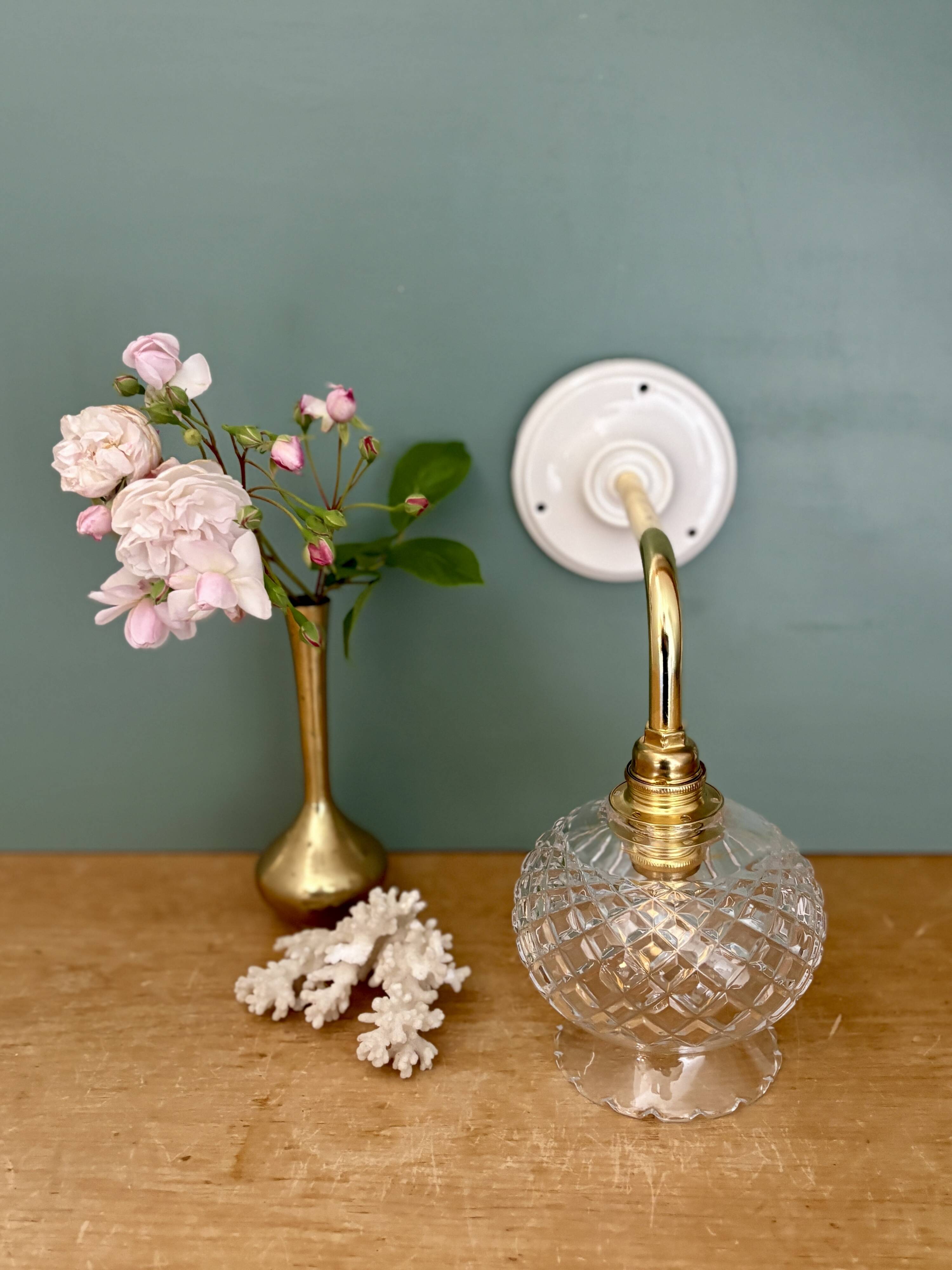Applique coudée tulipe vintage en verre ciselé