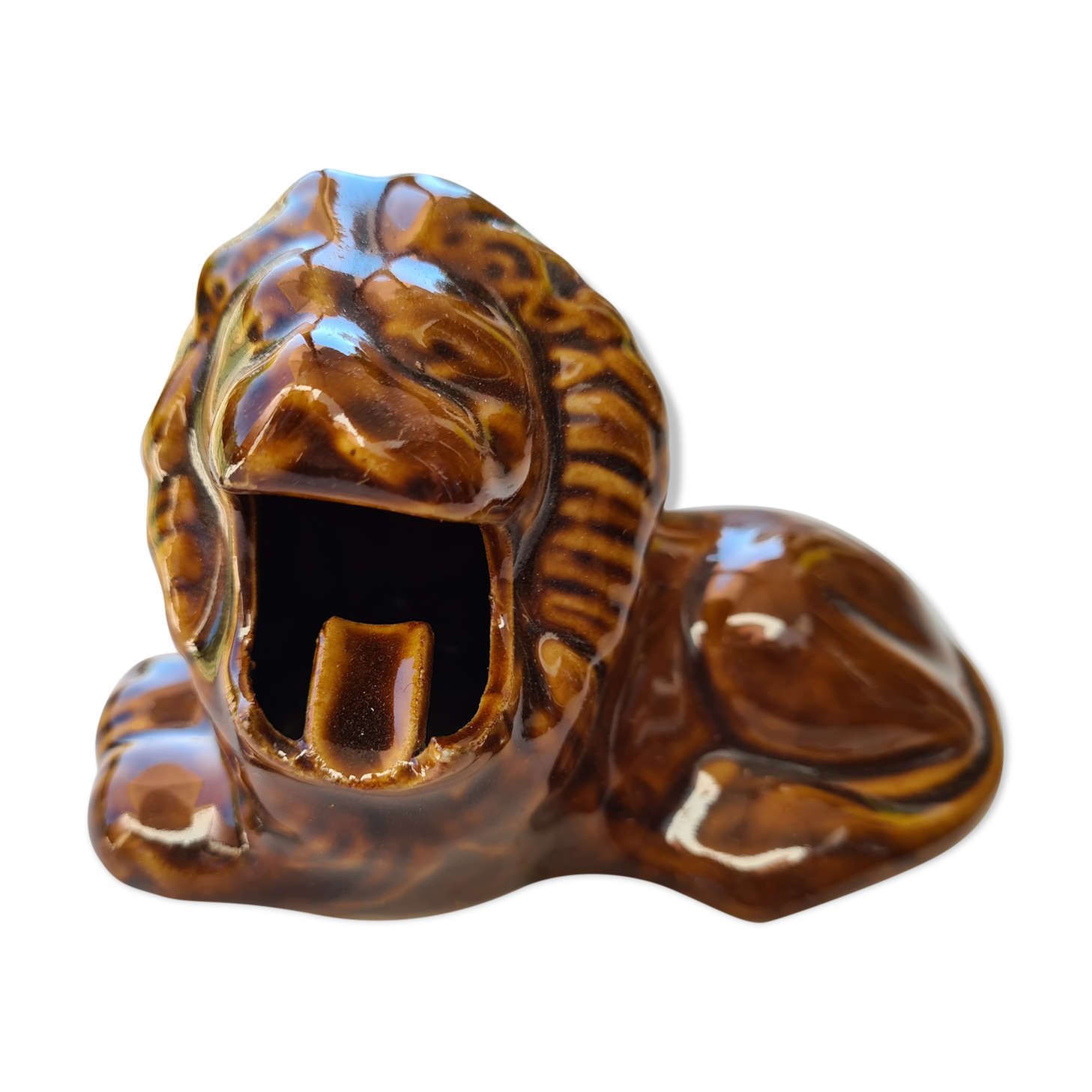 Ashtray depicting a lion