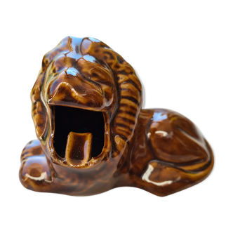 Ashtray depicting a lion