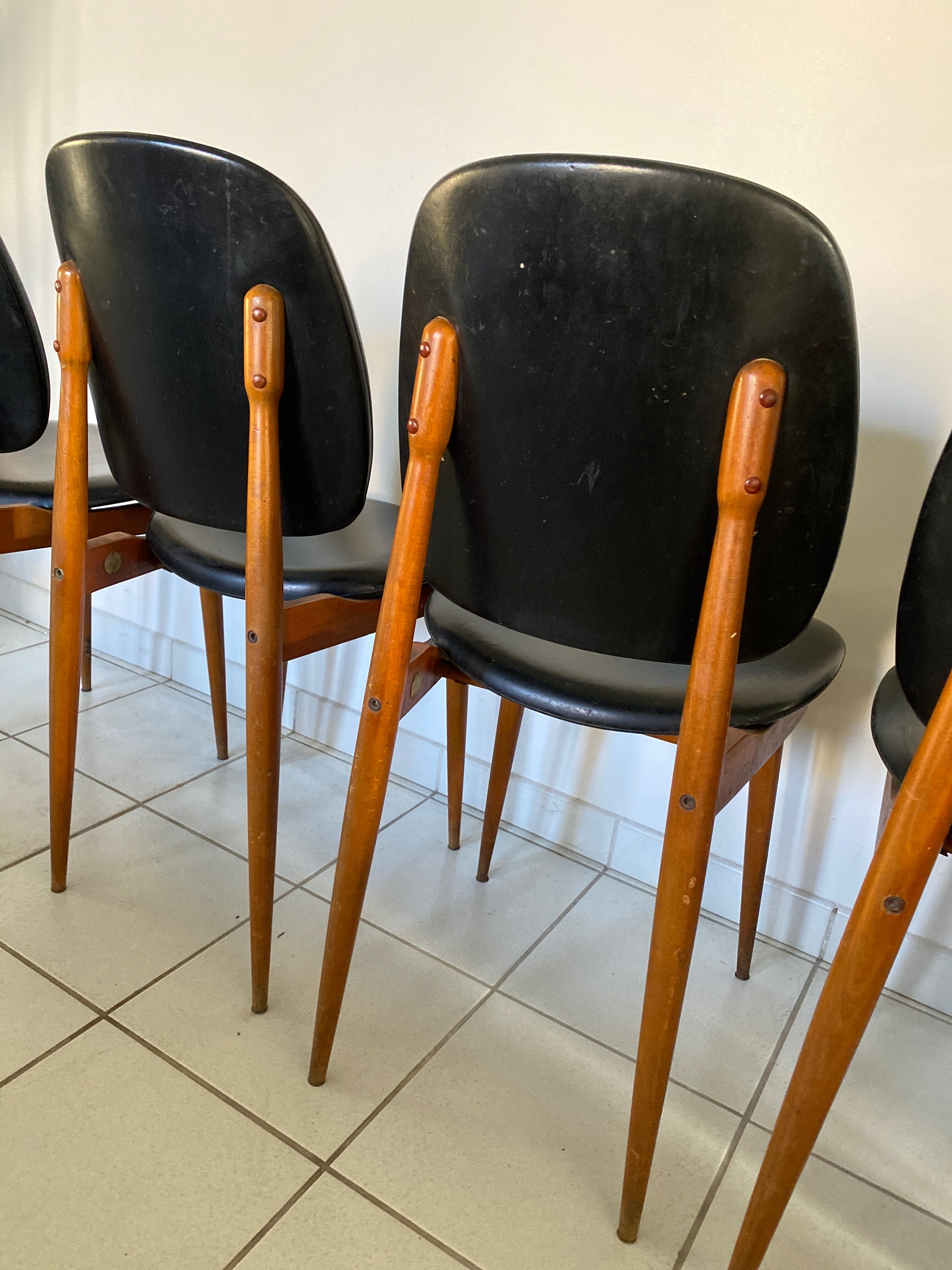 suite of 4 chairs from the 60s, "pegasus" model, from Baumann.