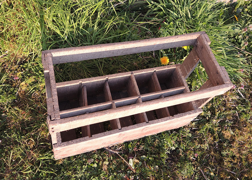 Old box with 10 wooden bottles -bc