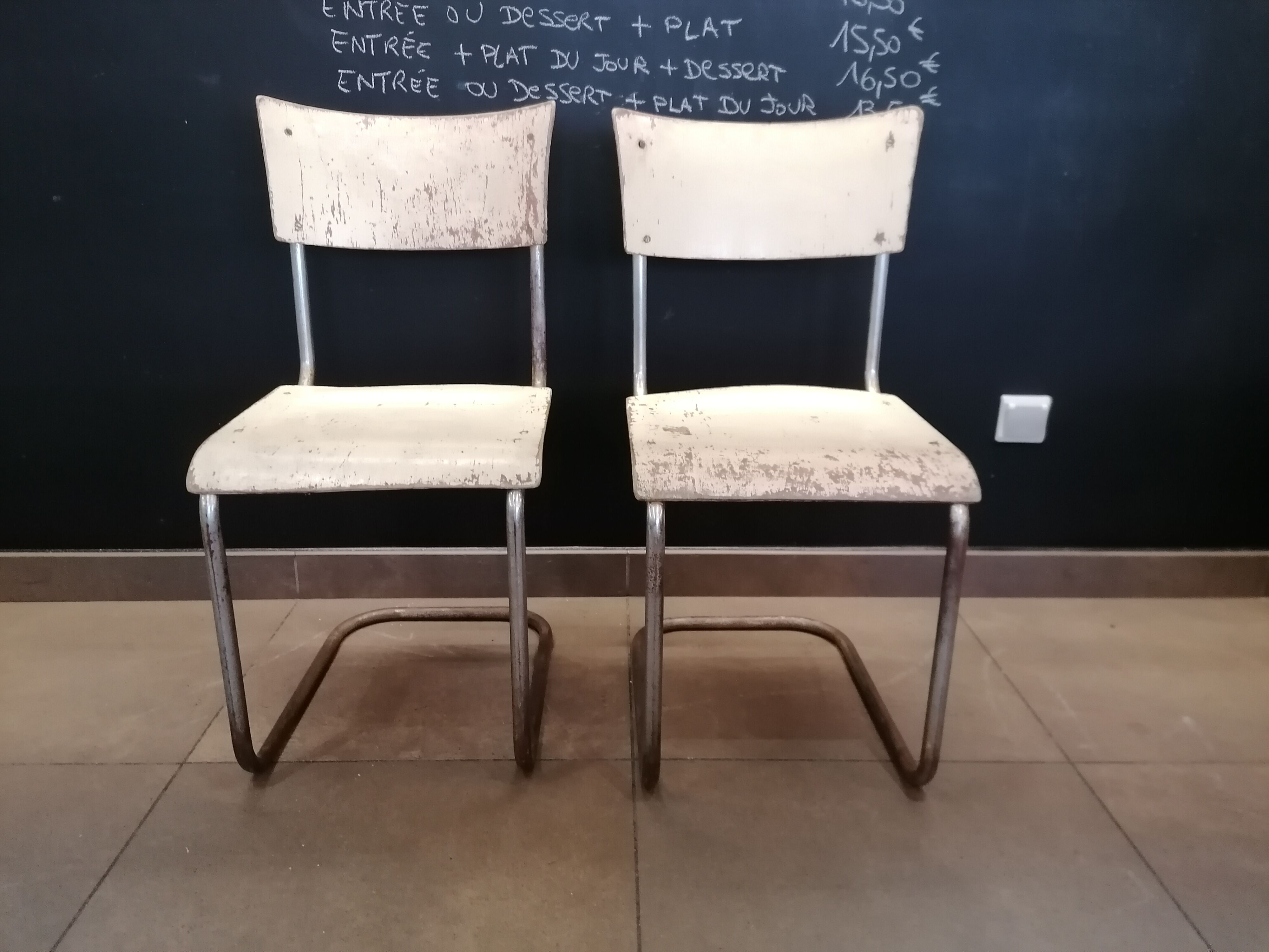 Paire de chaises en porte à faux Mart Stam, Tchécoslovaquie, années 60