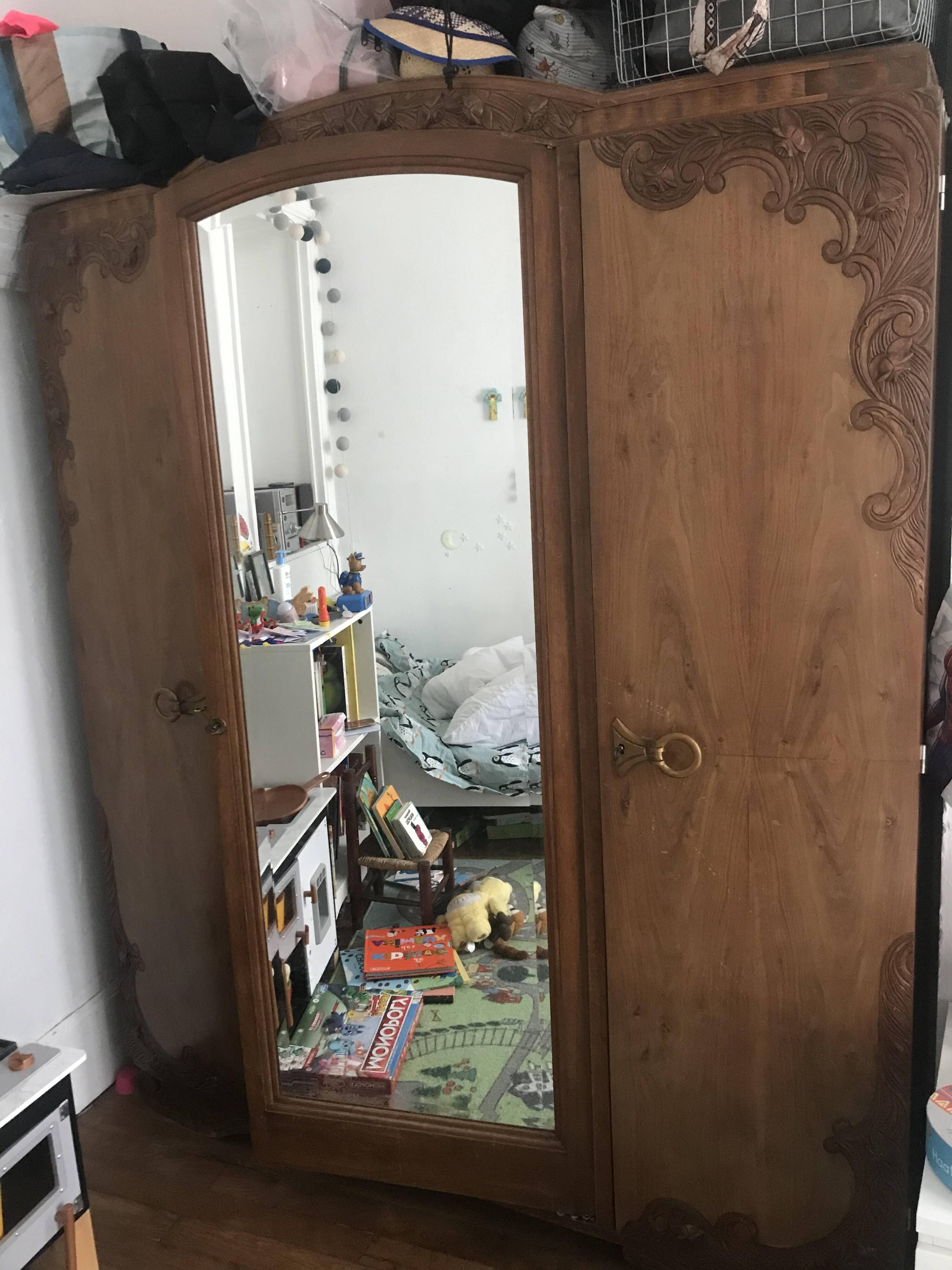 Carved dressing wardrobe