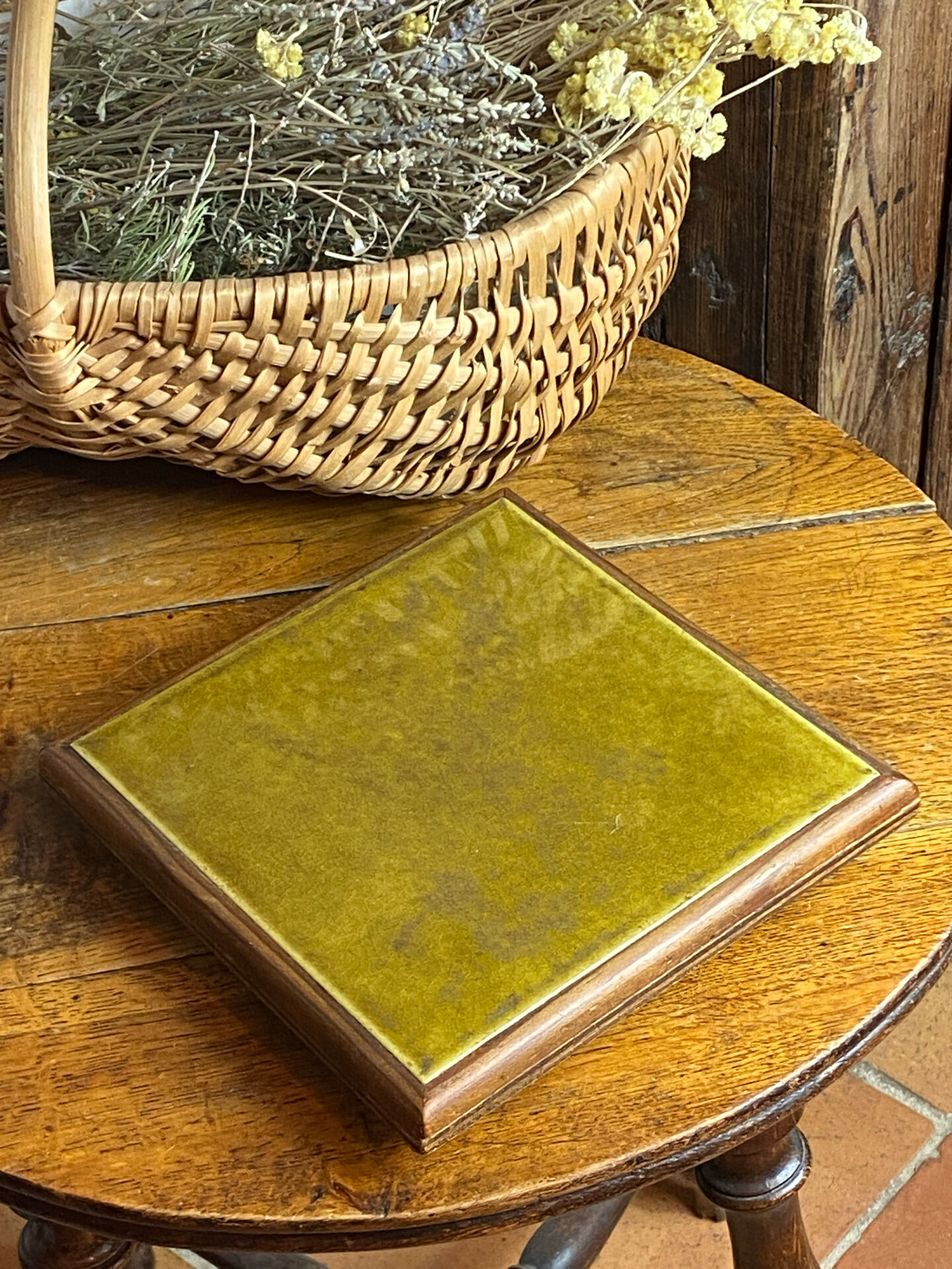 Ceramic and wood trivet