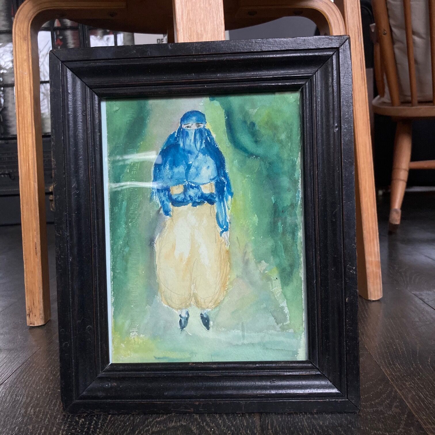 Femme voilée, cadre ancien