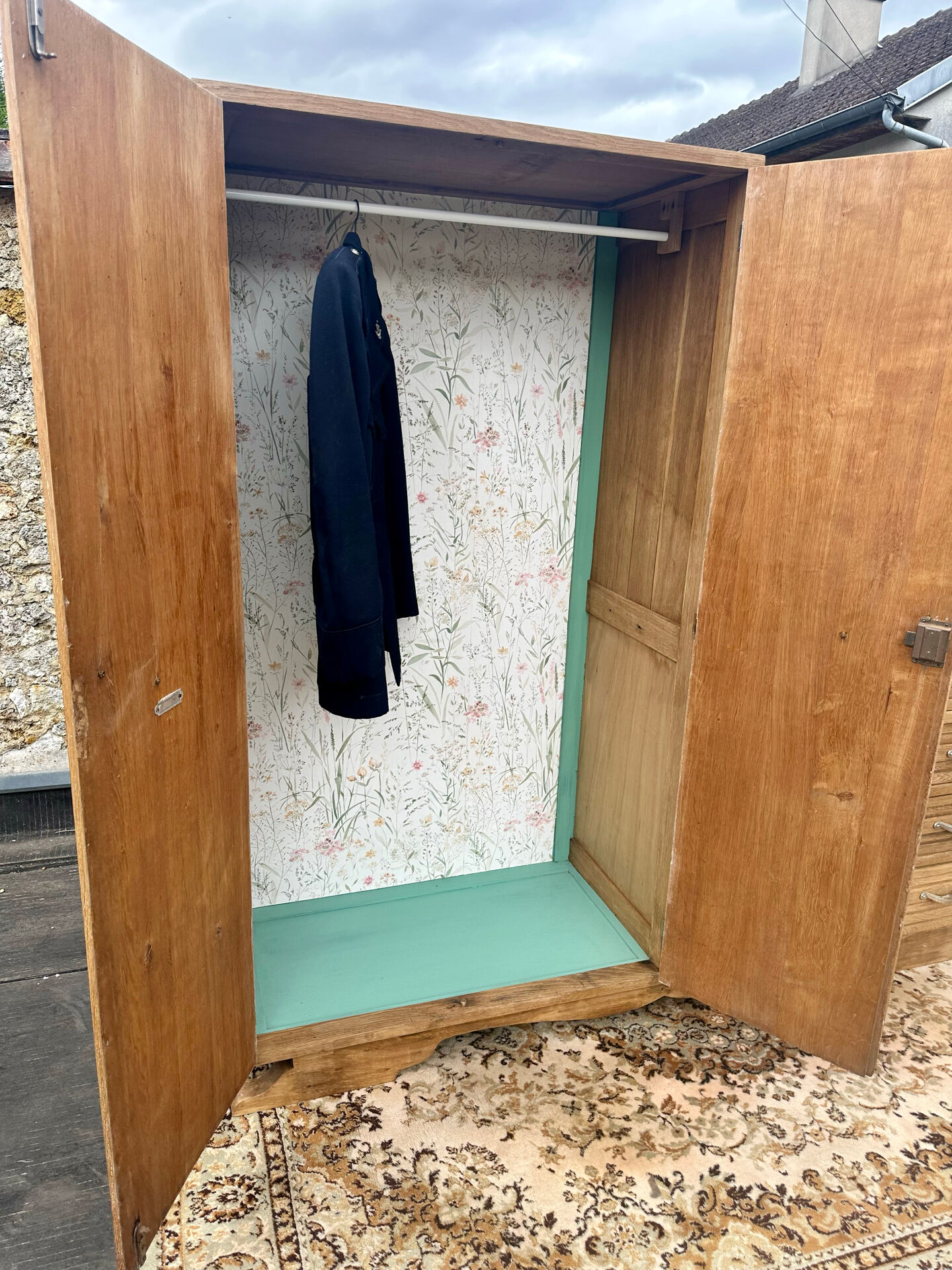 Wardrobe chest
