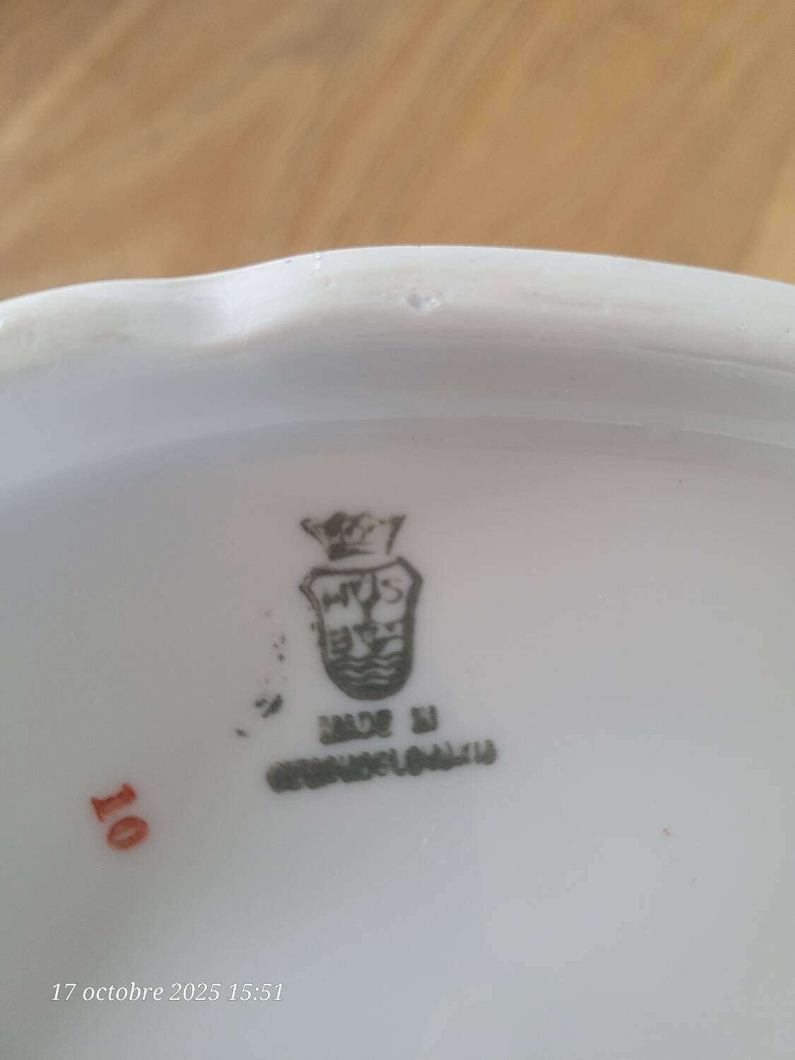 Vintage porcelain vegetable dish / soup tureen