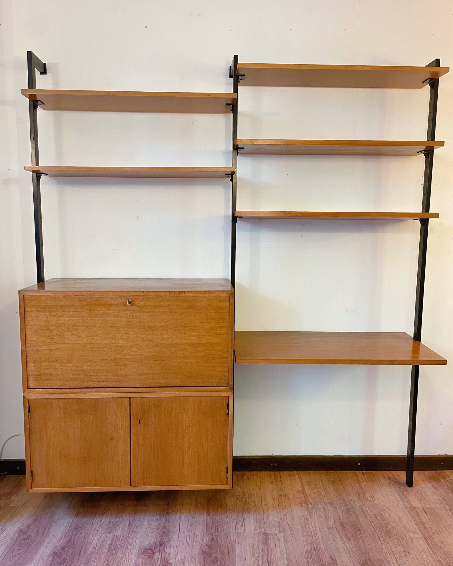 Wall unit wall library + desk Van den Berghe-Pauvers