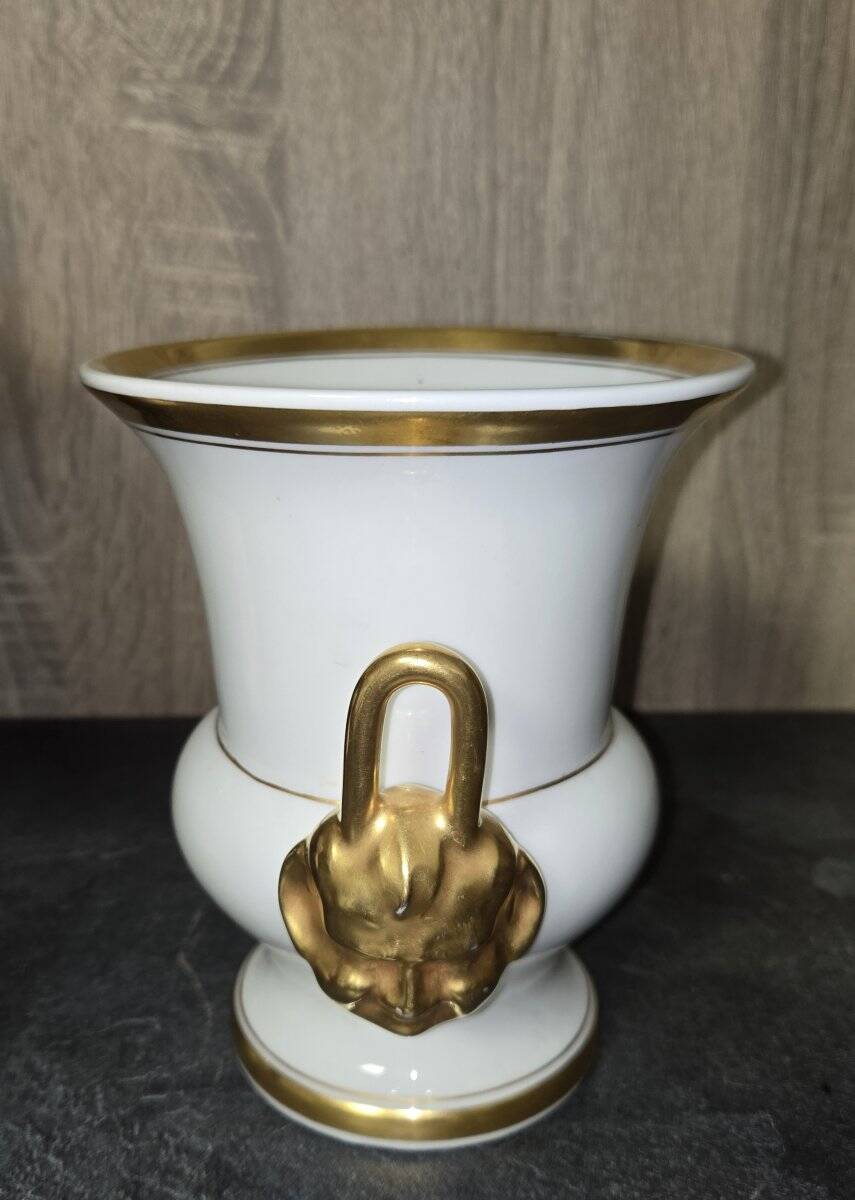 Cache-pot or decorative vase in white porcelain, Empire style.