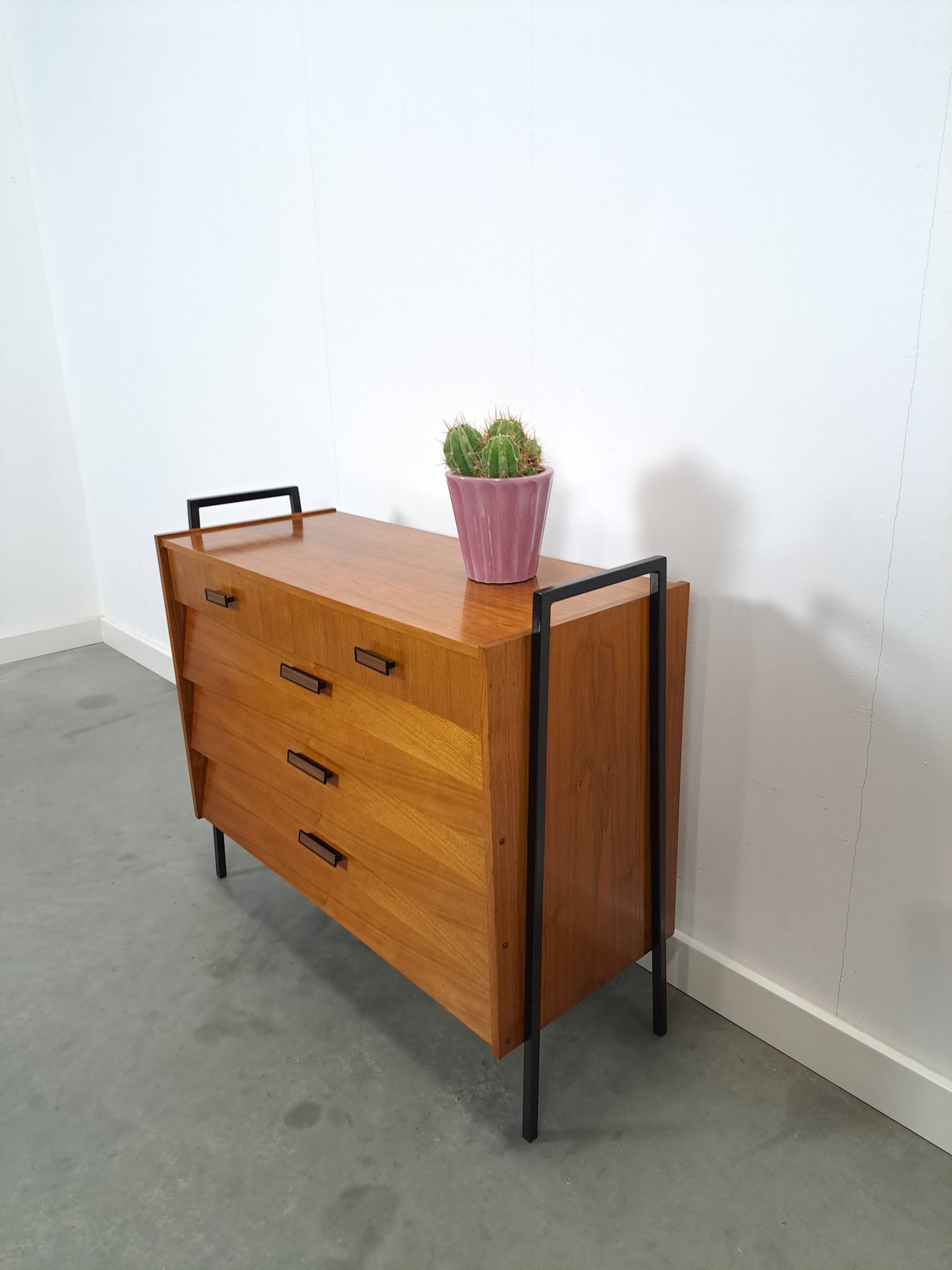 Teak schoenenkast met zwart metalen poten, nr. 2