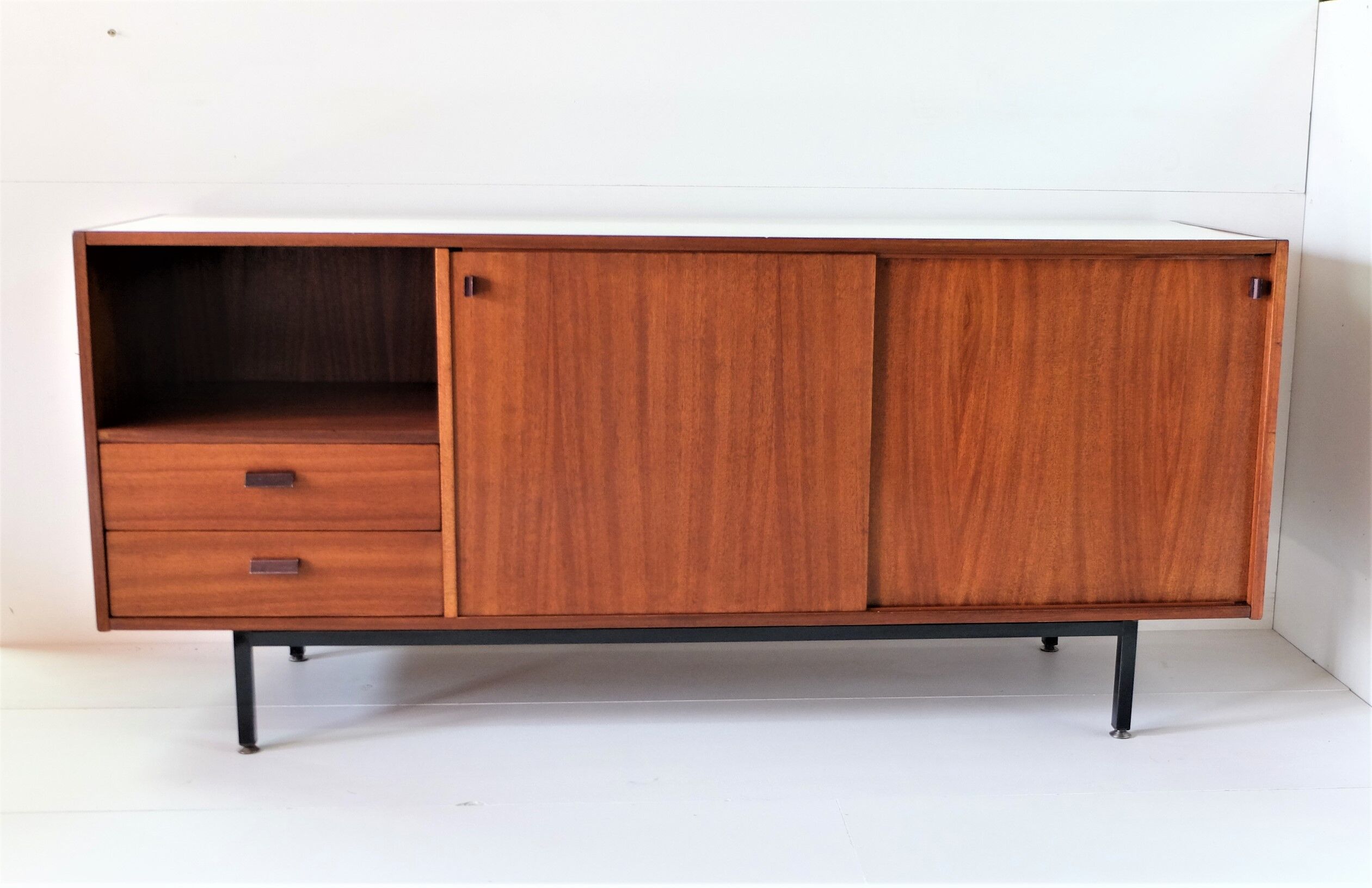 Buffet Bas 1960 in mahogany, Provenance Cité Universitaire Jean Zay