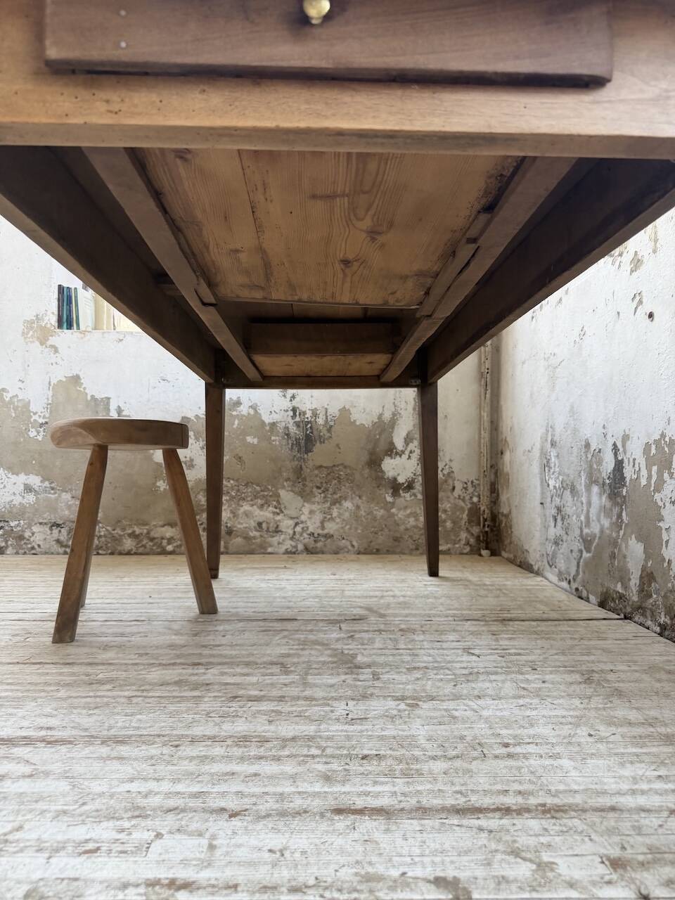 Table de ferme noyer pieds fuseaux 1950