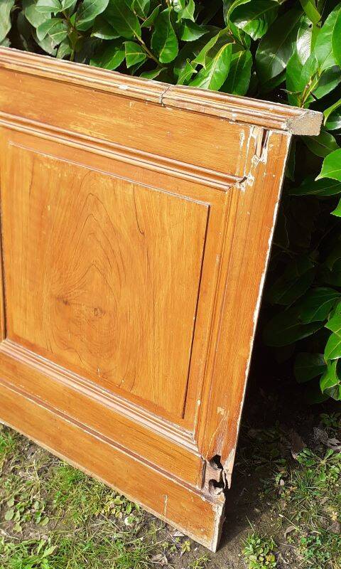 Low wall panelling 8.65m panelled with mouldings wainscoting skirting.