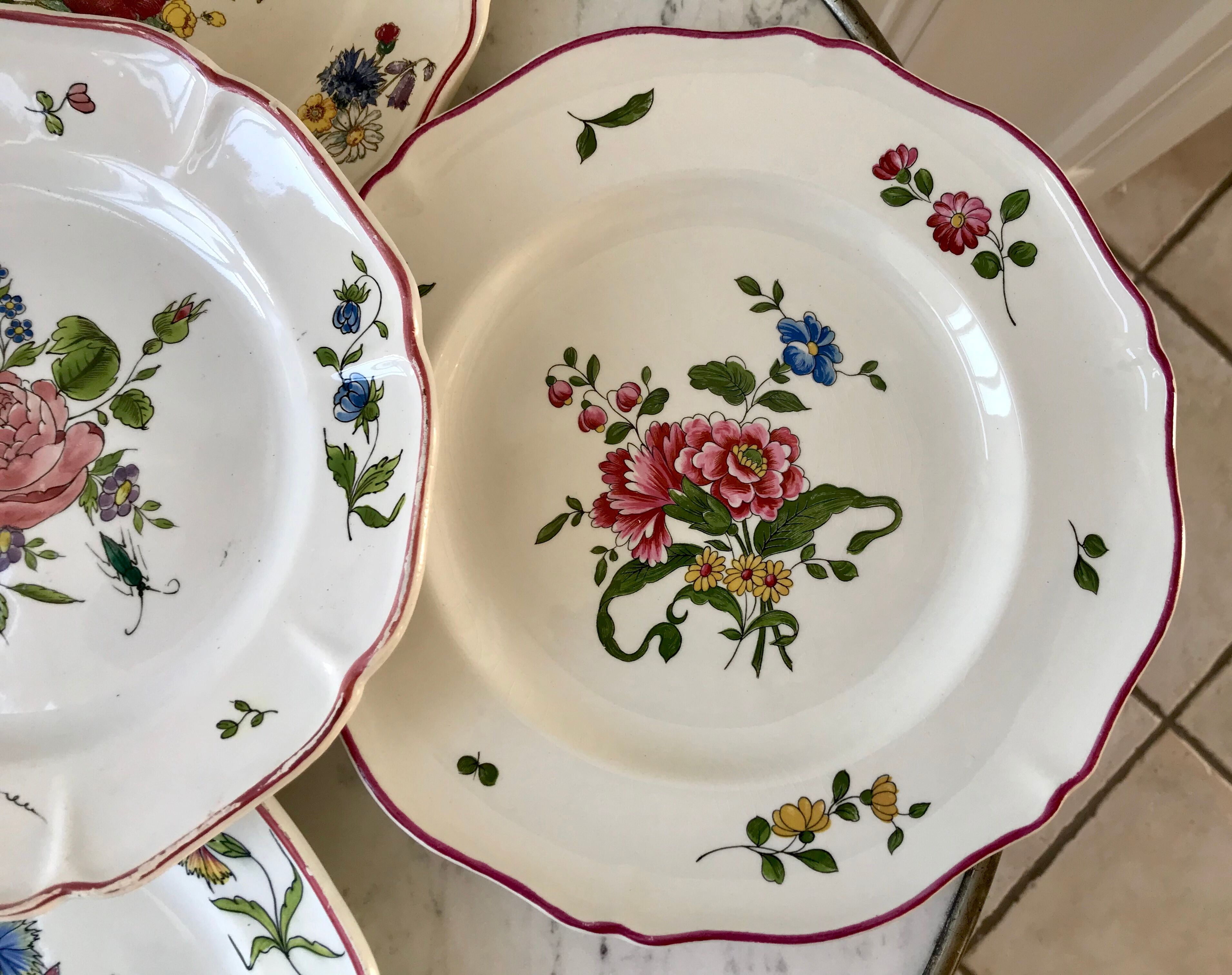 Set of 5 flat plates mismatched Digoin Sarreguemines and Saint-Amand 60s