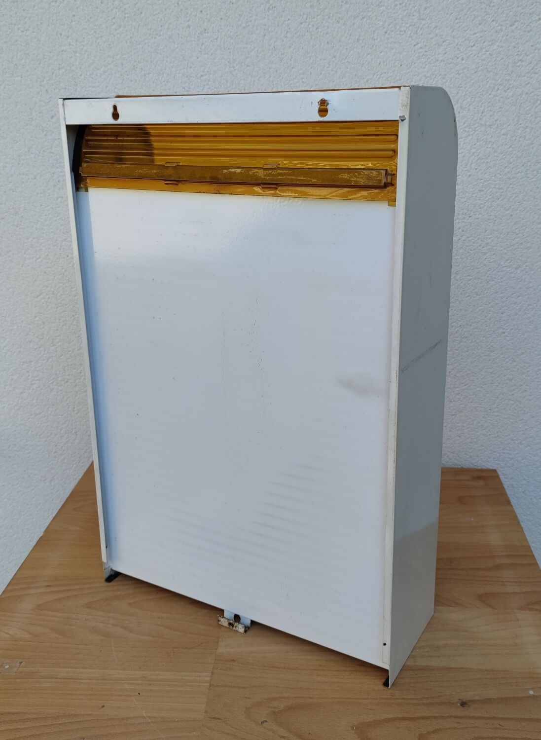 Curtain toilet cabinet