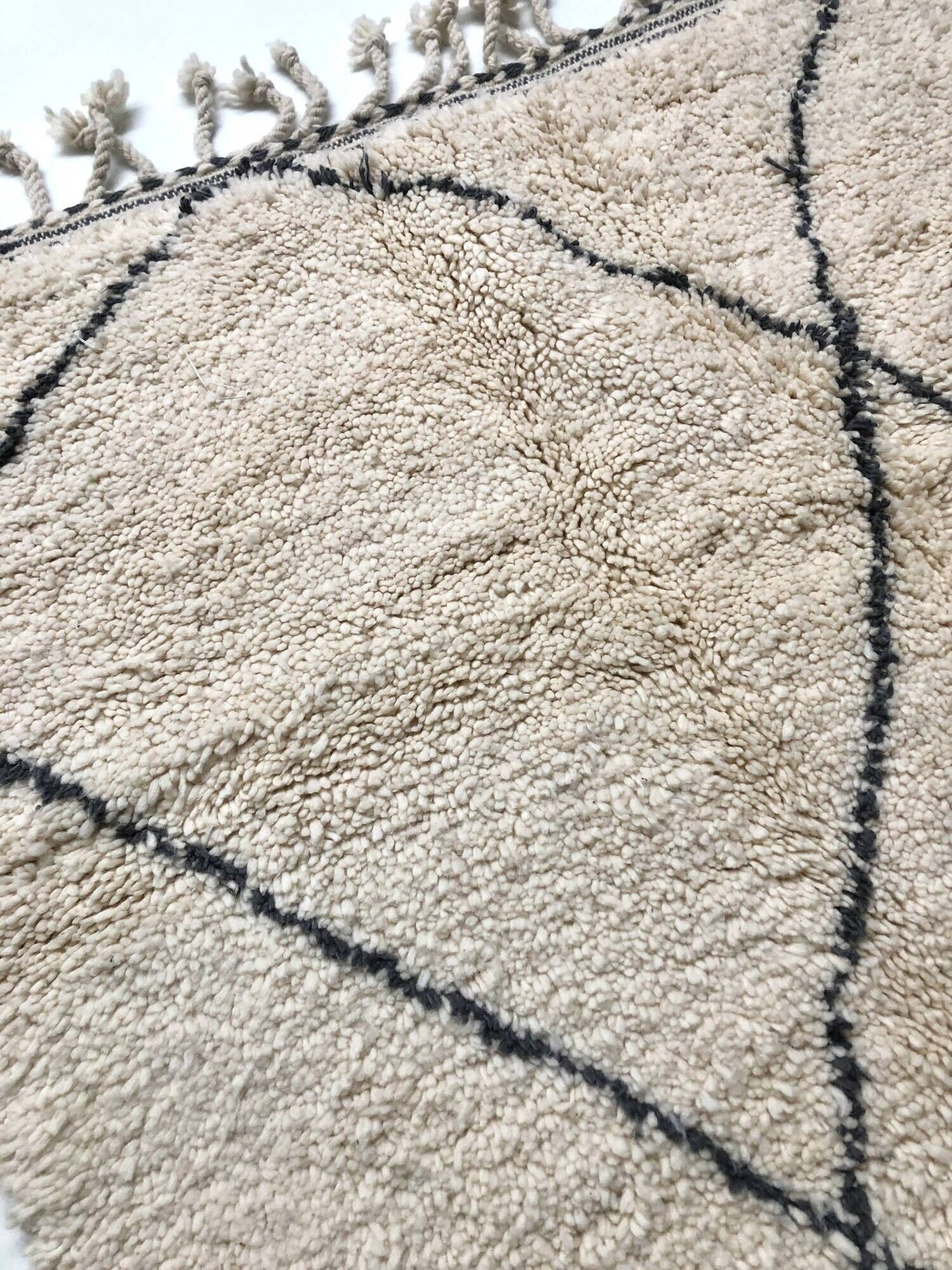 Moroccan Berber carpet Beni Ouarain with dark grey diamonds 2.6x1.53m