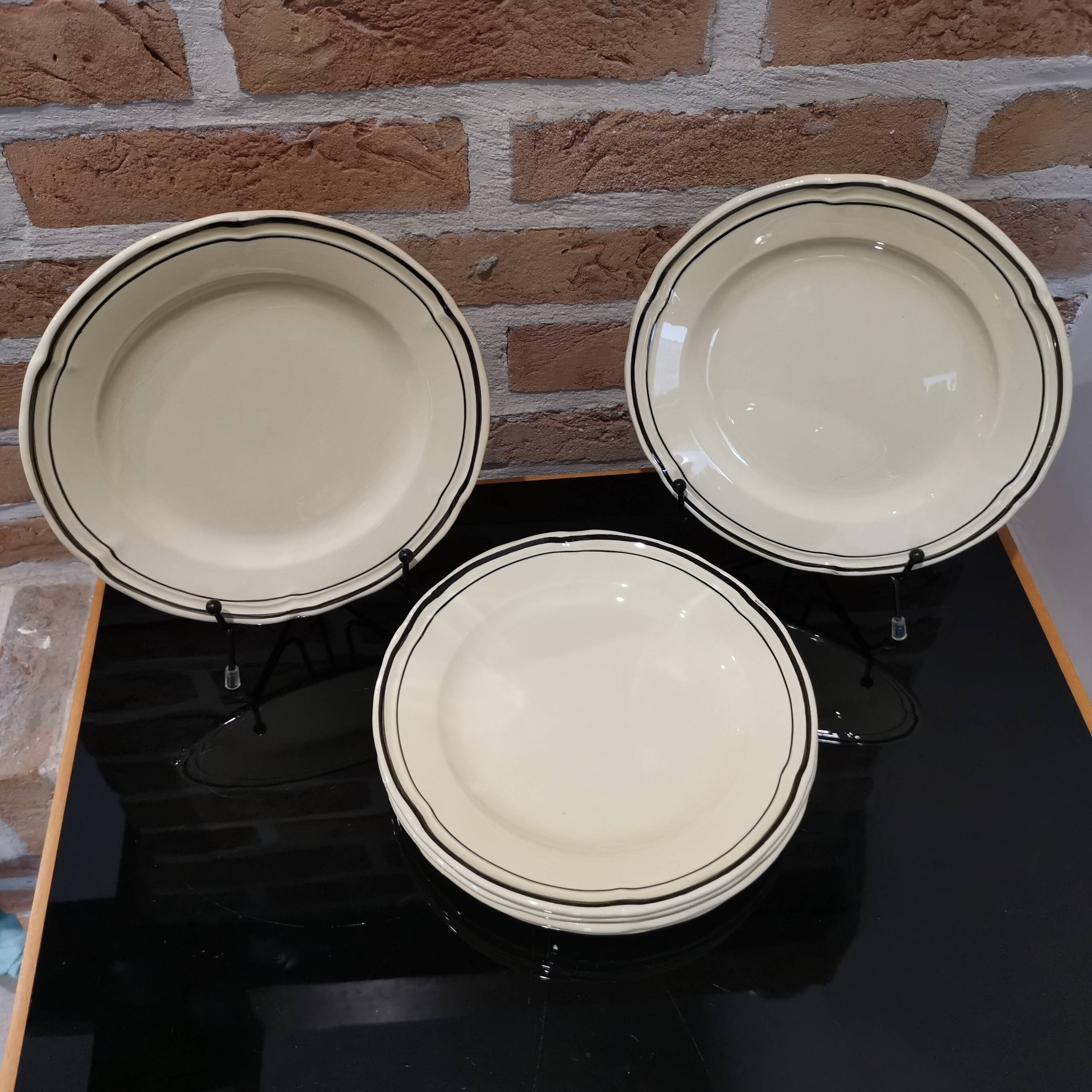 6 assiettes à desserts vintage écru liseré doré porcelaine Niderviller modèle Amiens
