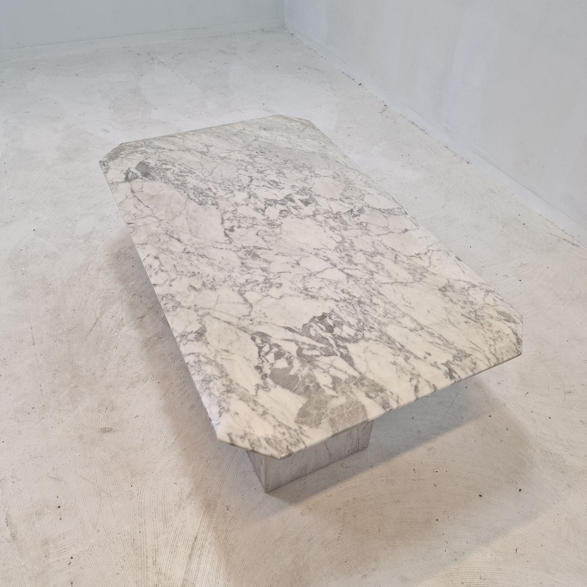 Table basse en marbre italien années 1970