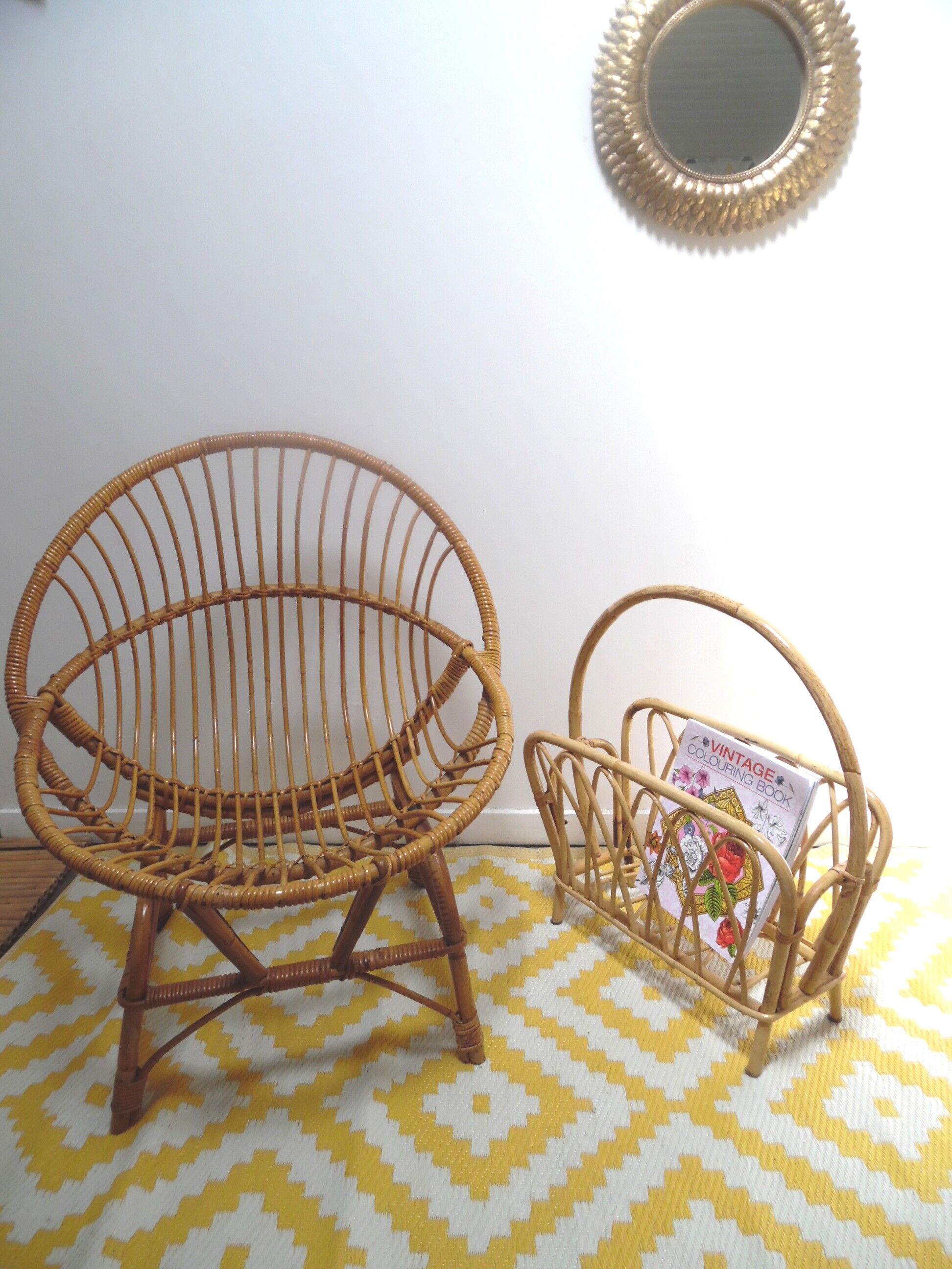 Magazine rack in rattan