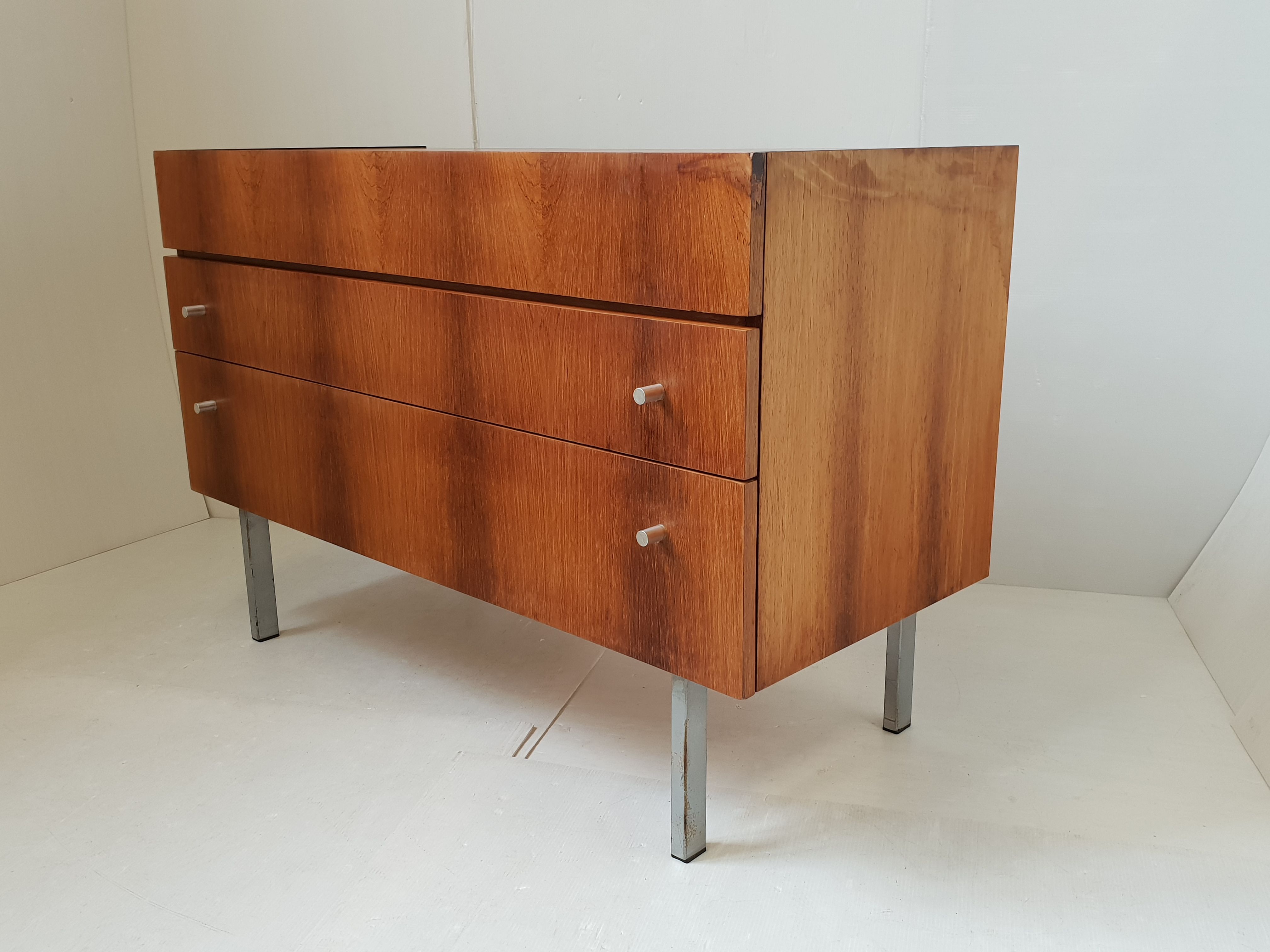 1960 chest of drawers