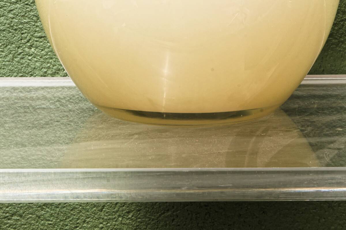 Vase de sol en verre opalin, couleur crème