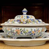 Soup tureen on its dish in Desvres earthenware, Rouen decor by Géo Martel