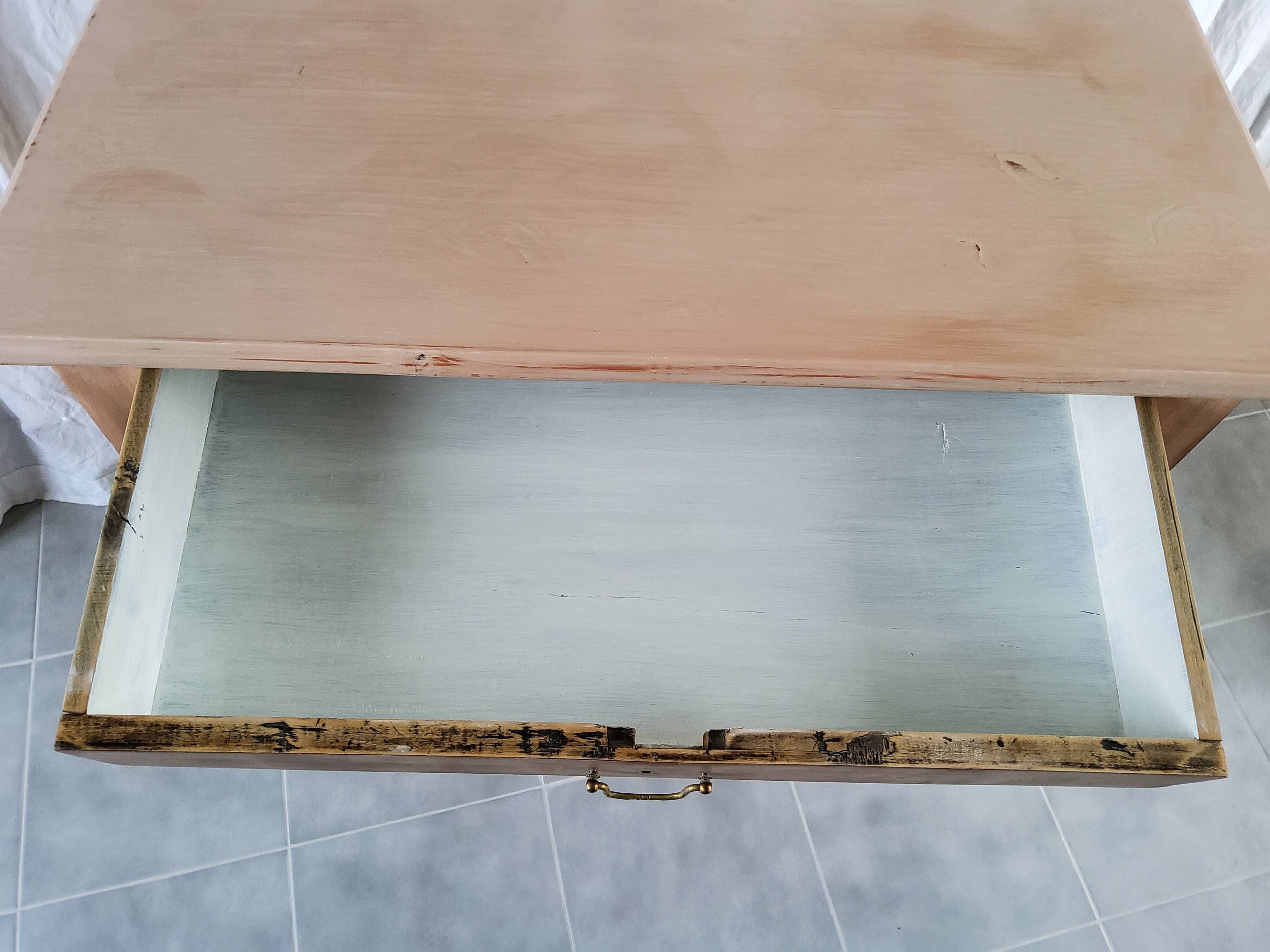 Commode patinée