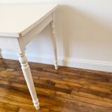 Farmhouse table with drawer